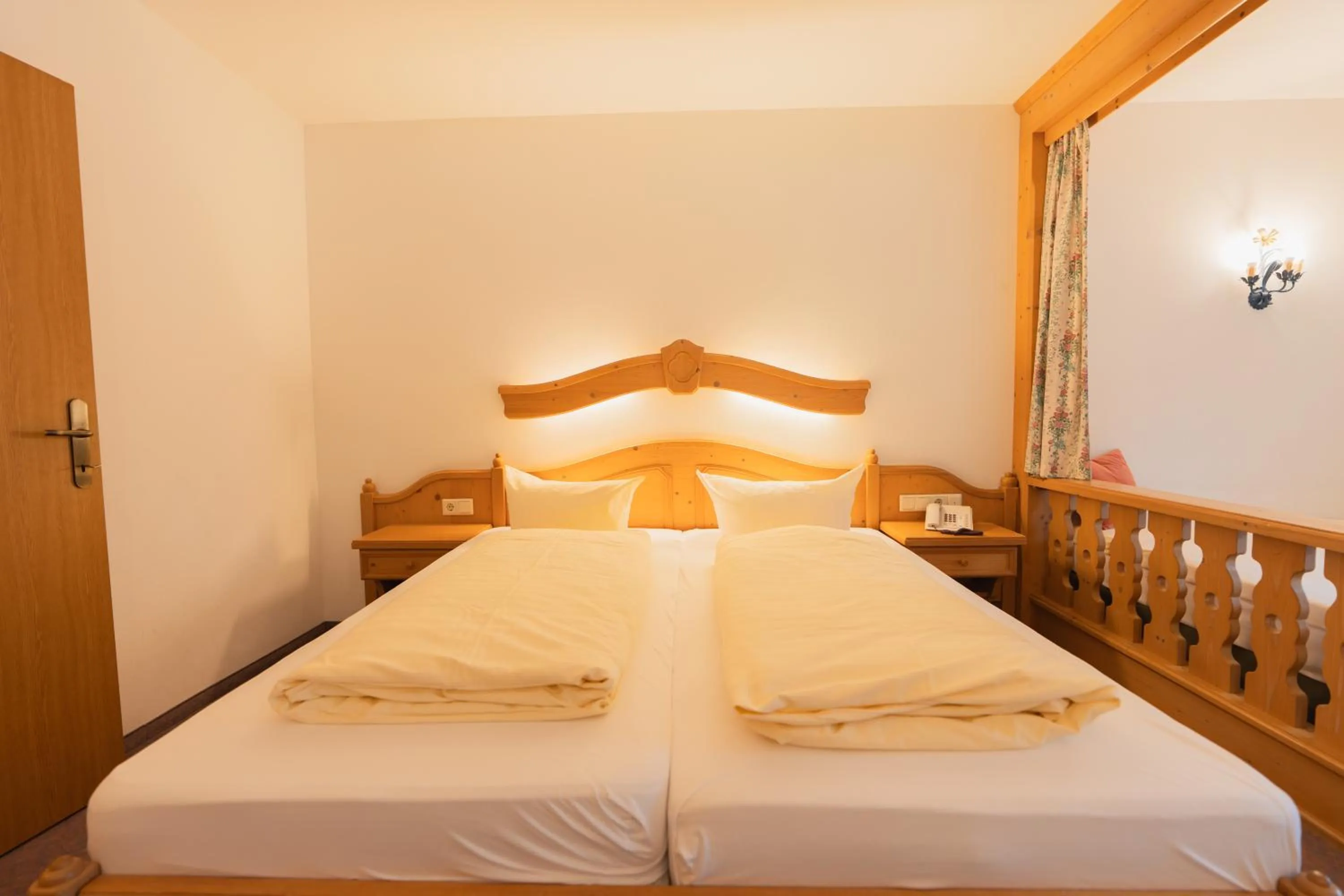 Bed in Hotel Gruberhof Innsbruck Igls B&B