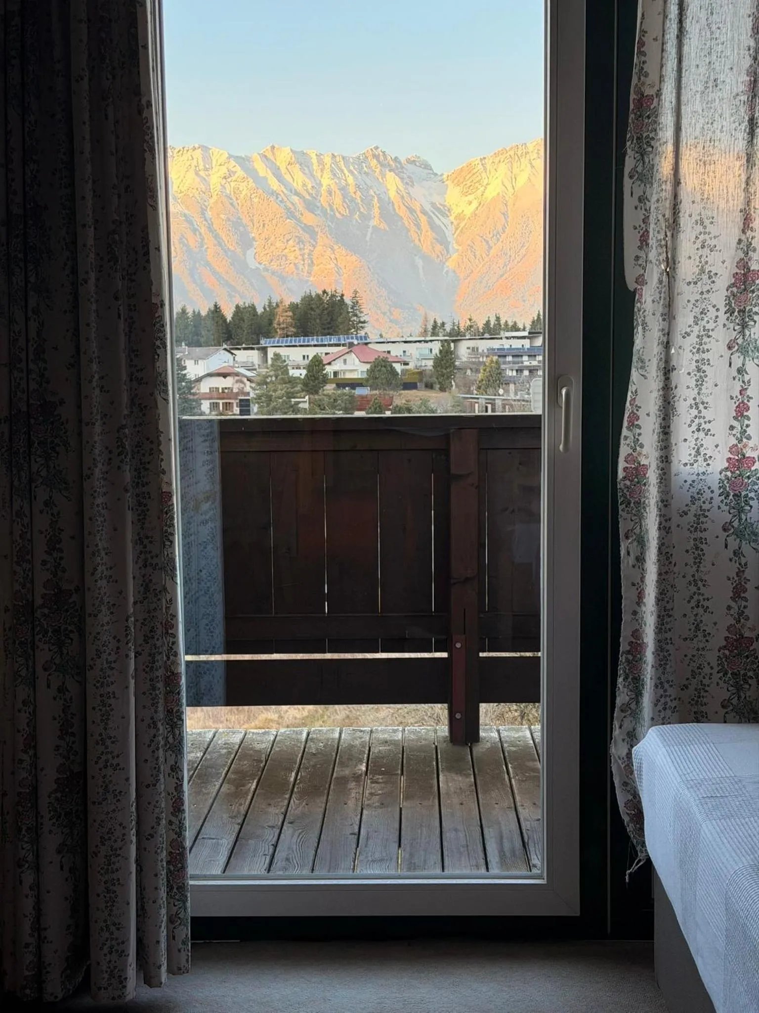 Mountain view, Bed in Hotel Gruberhof Innsbruck Igls B&B