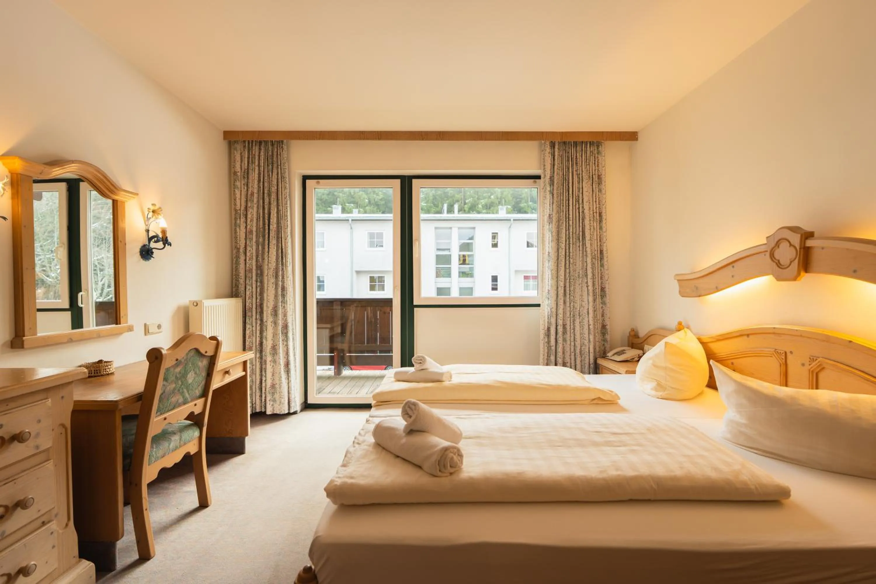 Bed in Hotel Gruberhof Innsbruck Igls B&B