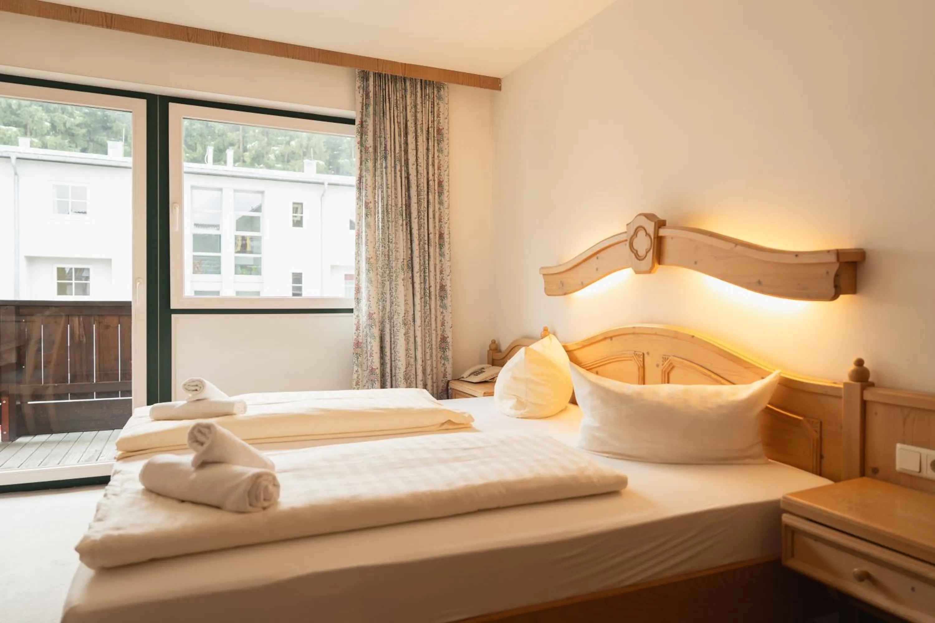 Bed in Hotel Gruberhof Innsbruck Igls B&B