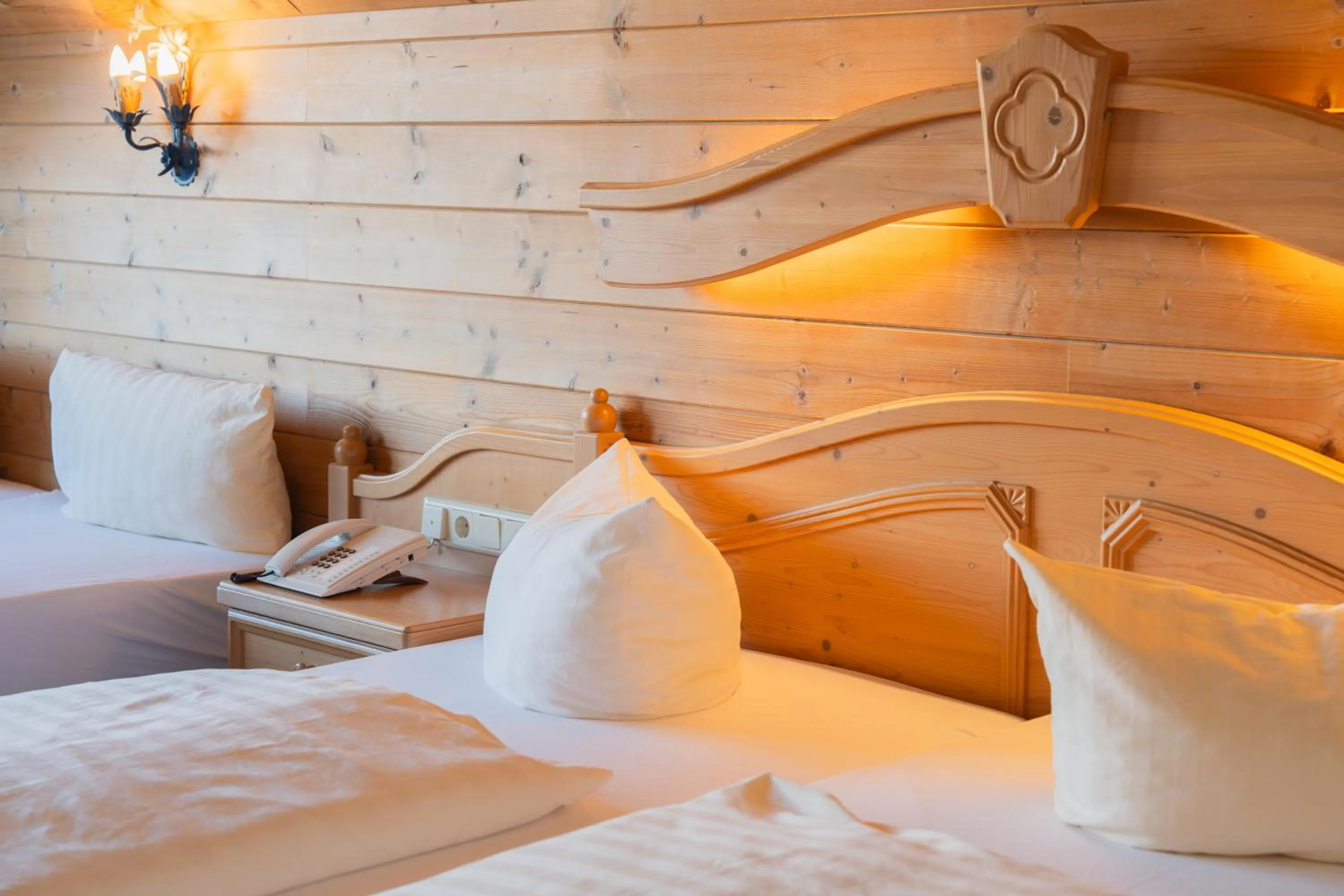 Bed in Hotel Gruberhof Innsbruck Igls B&B