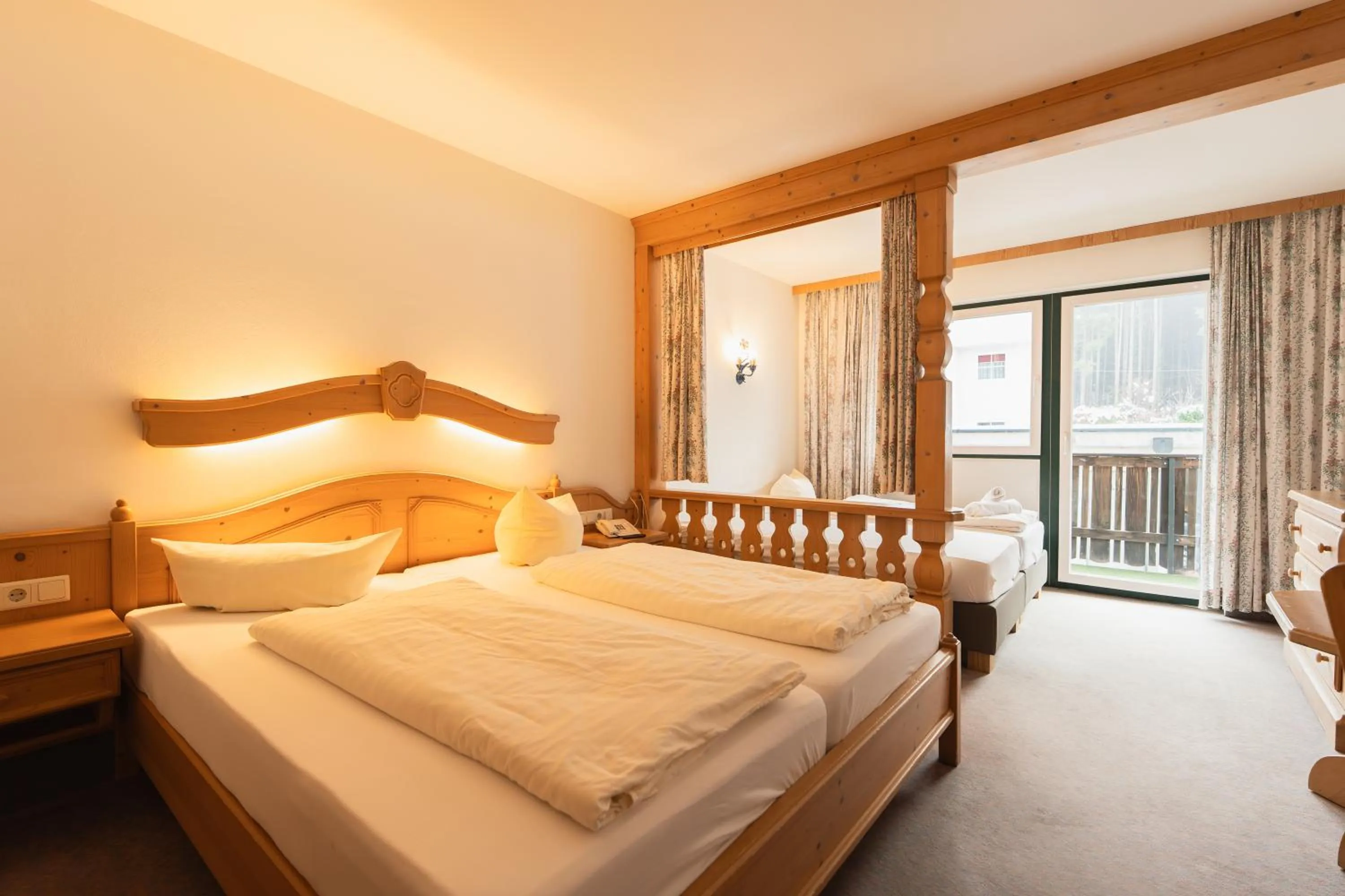 Bed in Hotel Gruberhof Innsbruck Igls B&B