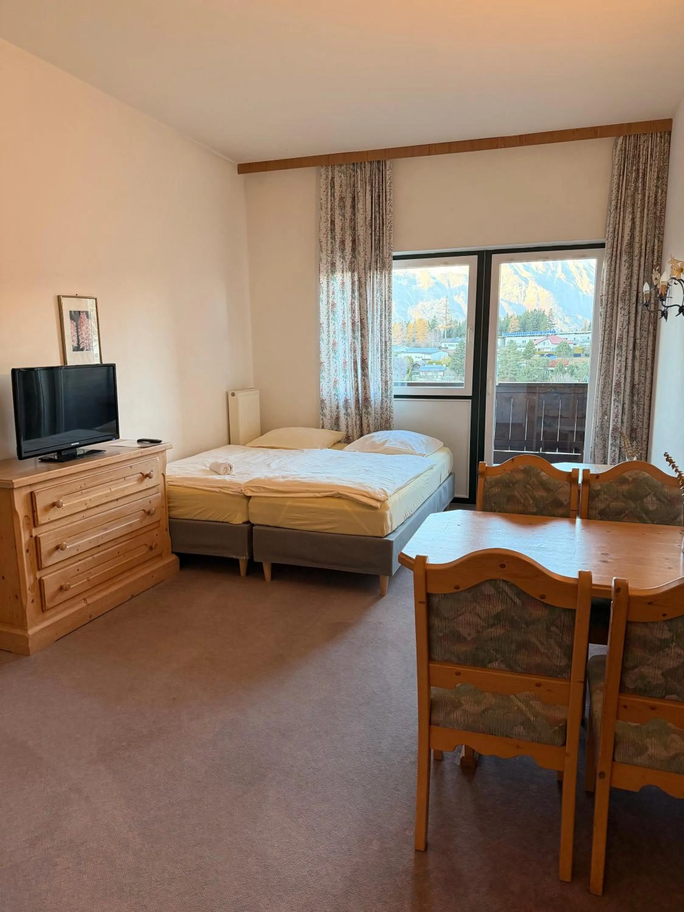 Bed in Hotel Gruberhof Innsbruck Igls B&B