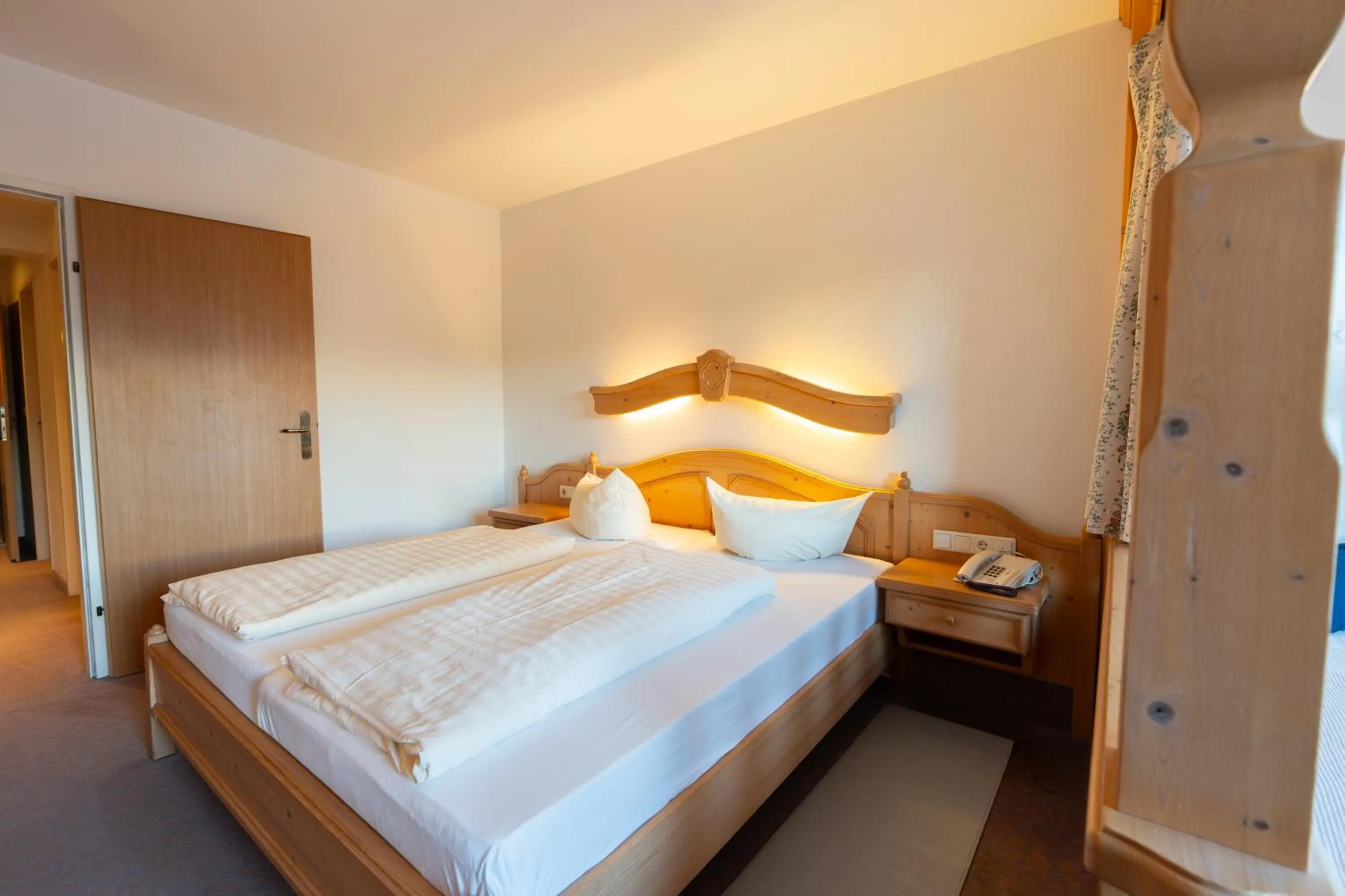 Bed in Hotel Gruberhof Innsbruck Igls B&B