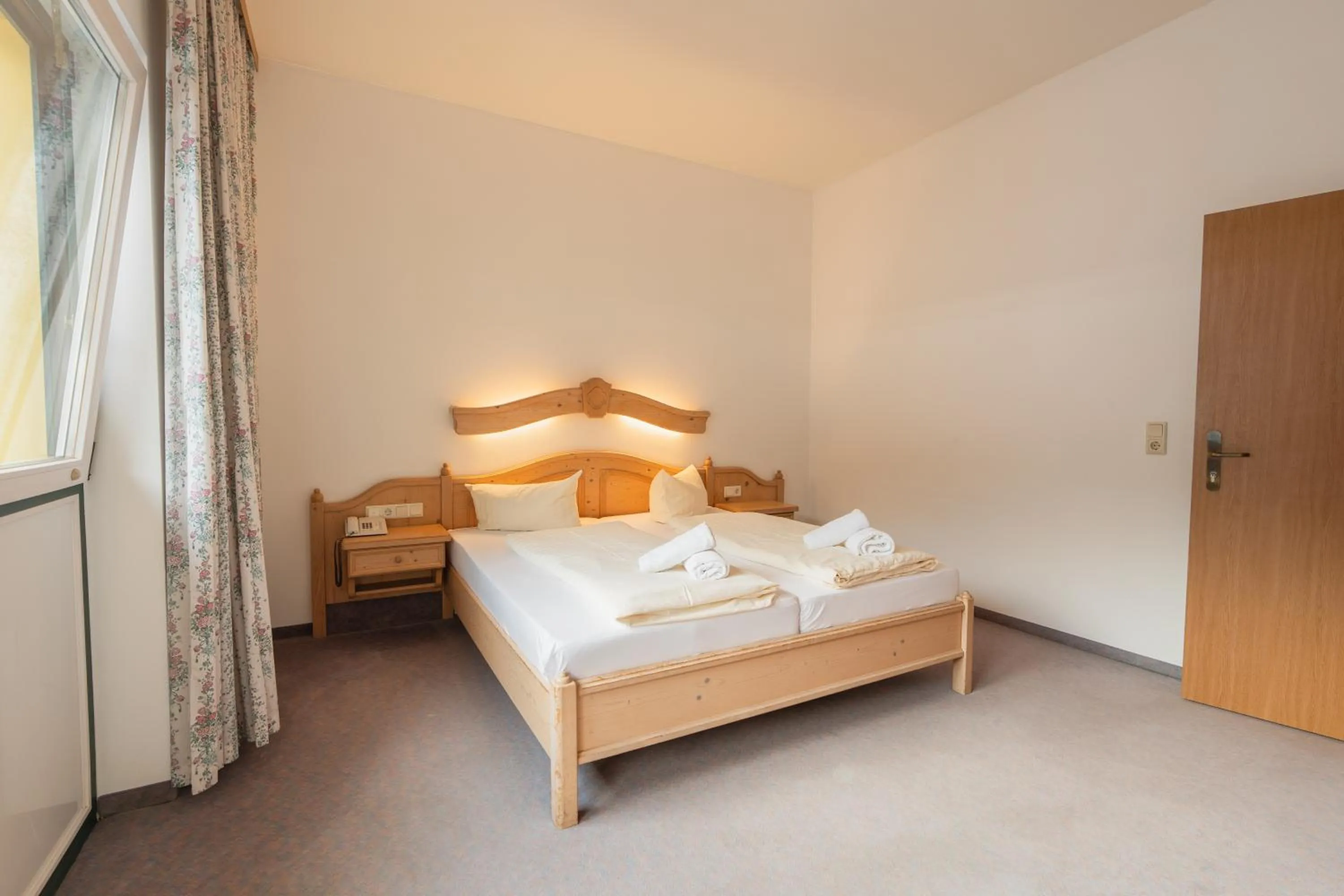 Bed in Hotel Gruberhof Innsbruck Igls B&B