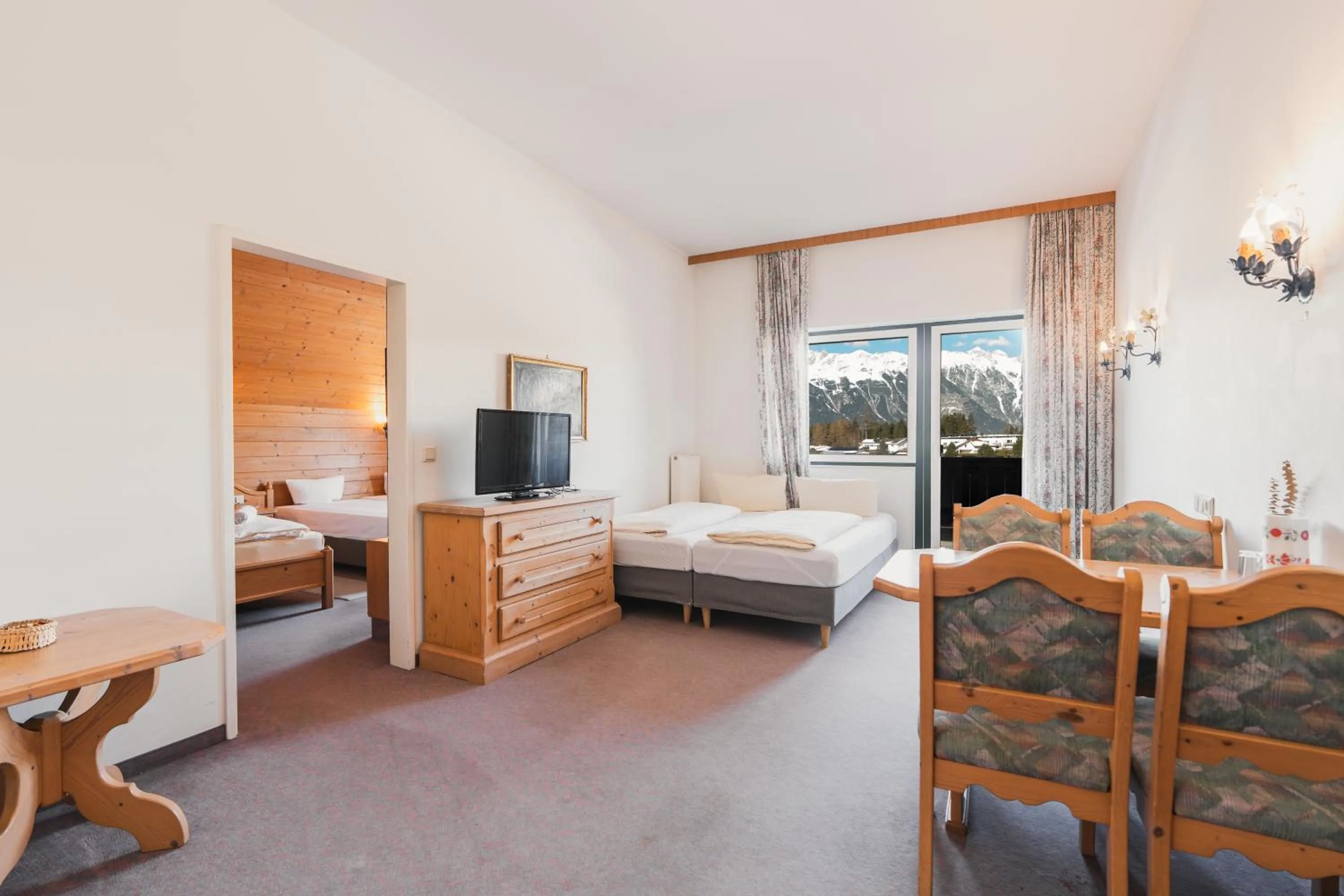 Bed in Hotel Gruberhof Innsbruck Igls B&B