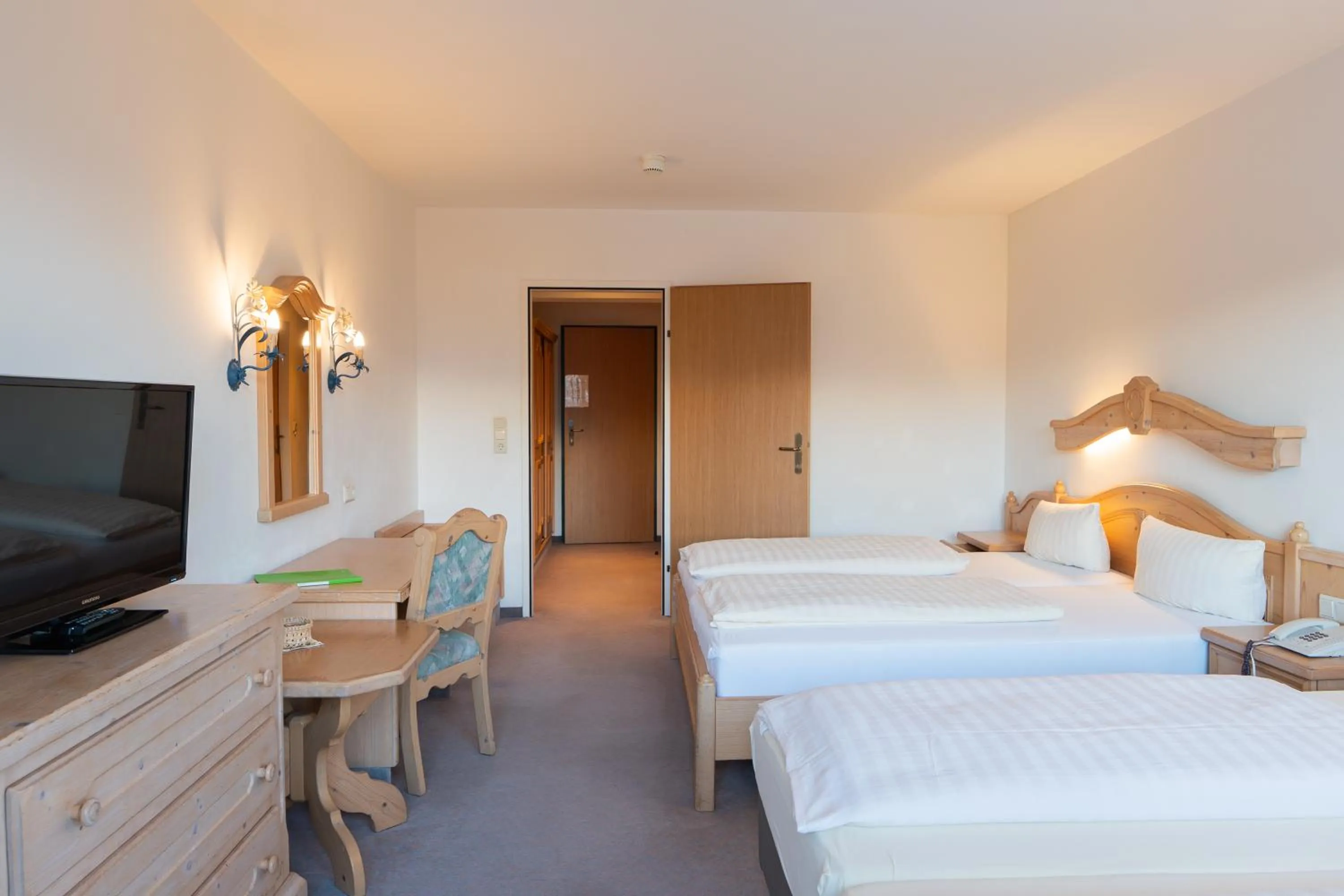 Bed in Hotel Gruberhof Innsbruck Igls B&B