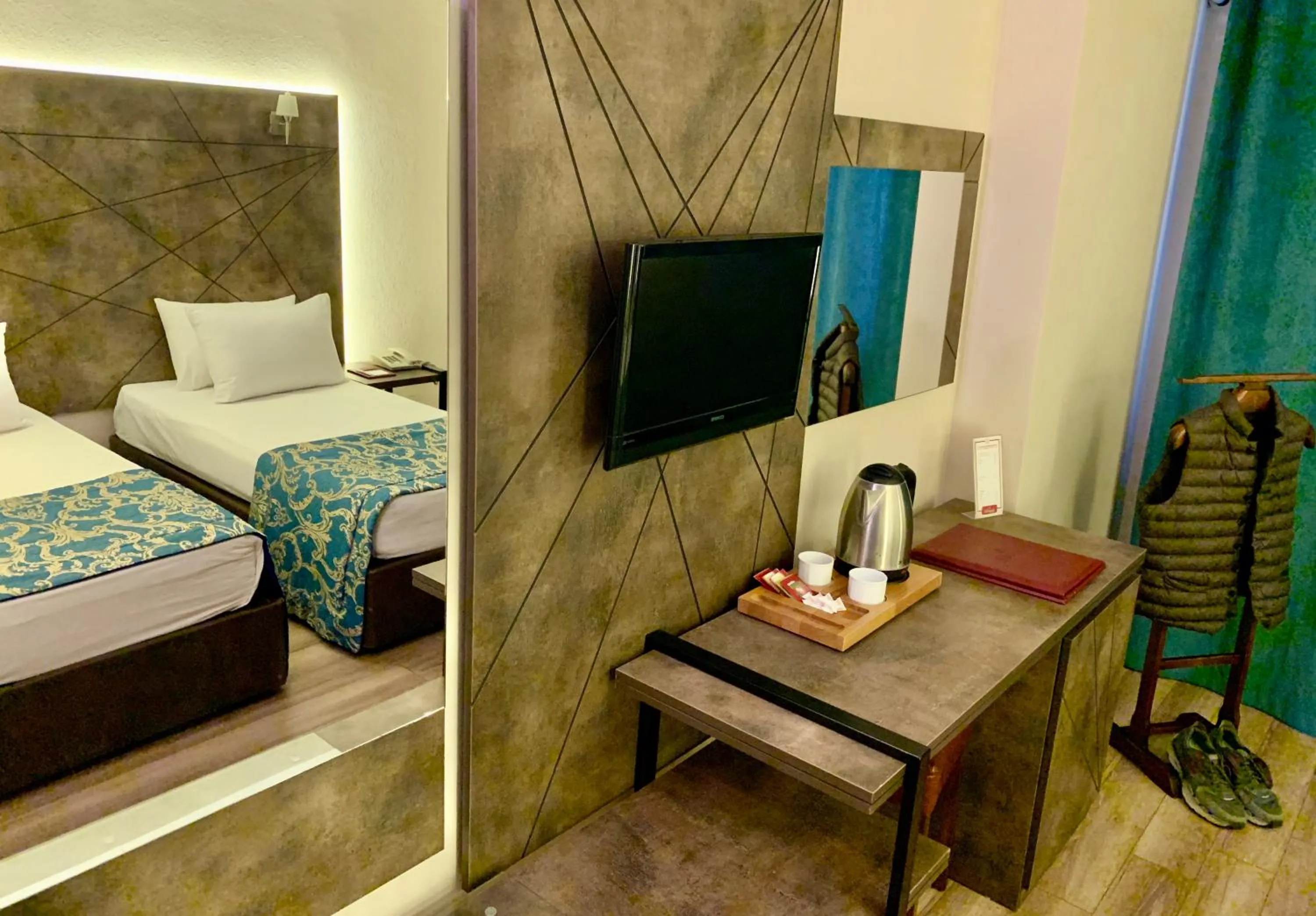 Coffee/tea facilities, Bed in Hostapark Hotel