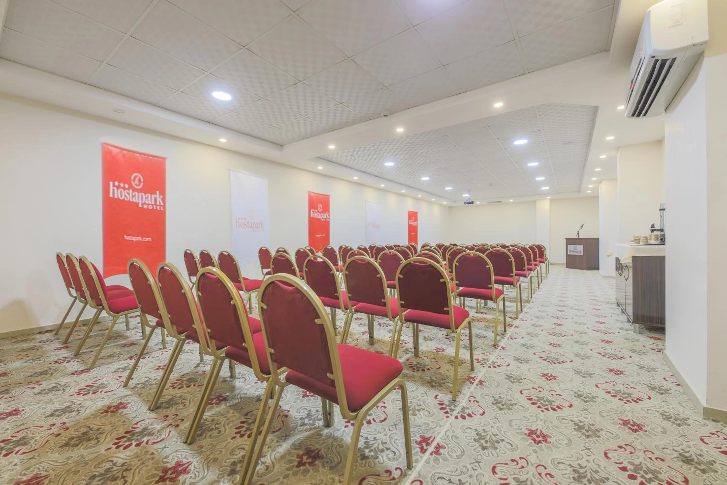 Meeting/conference room in Hostapark Hotel