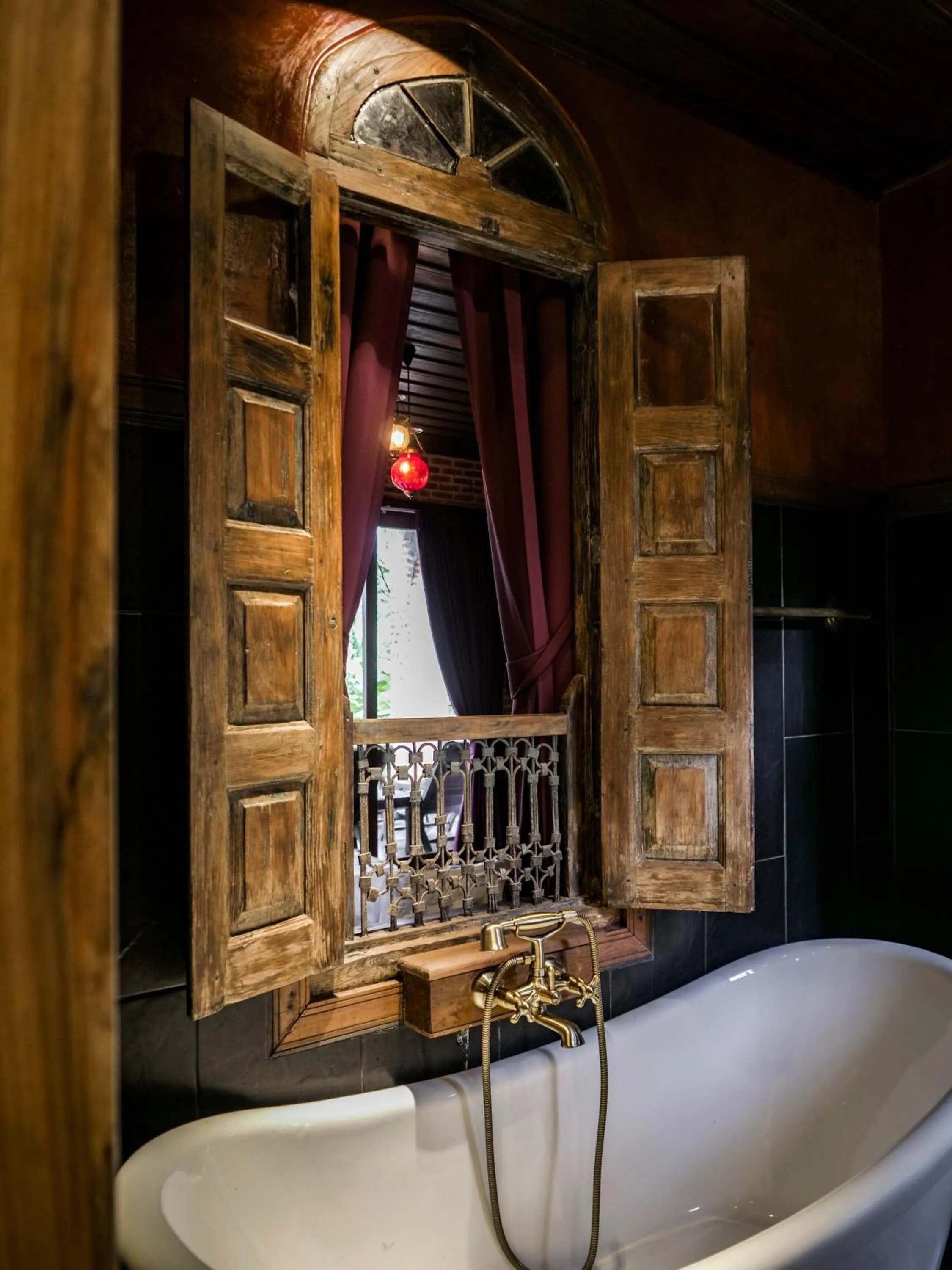 Restaurant/places to eat in Chateau Orientale Resort