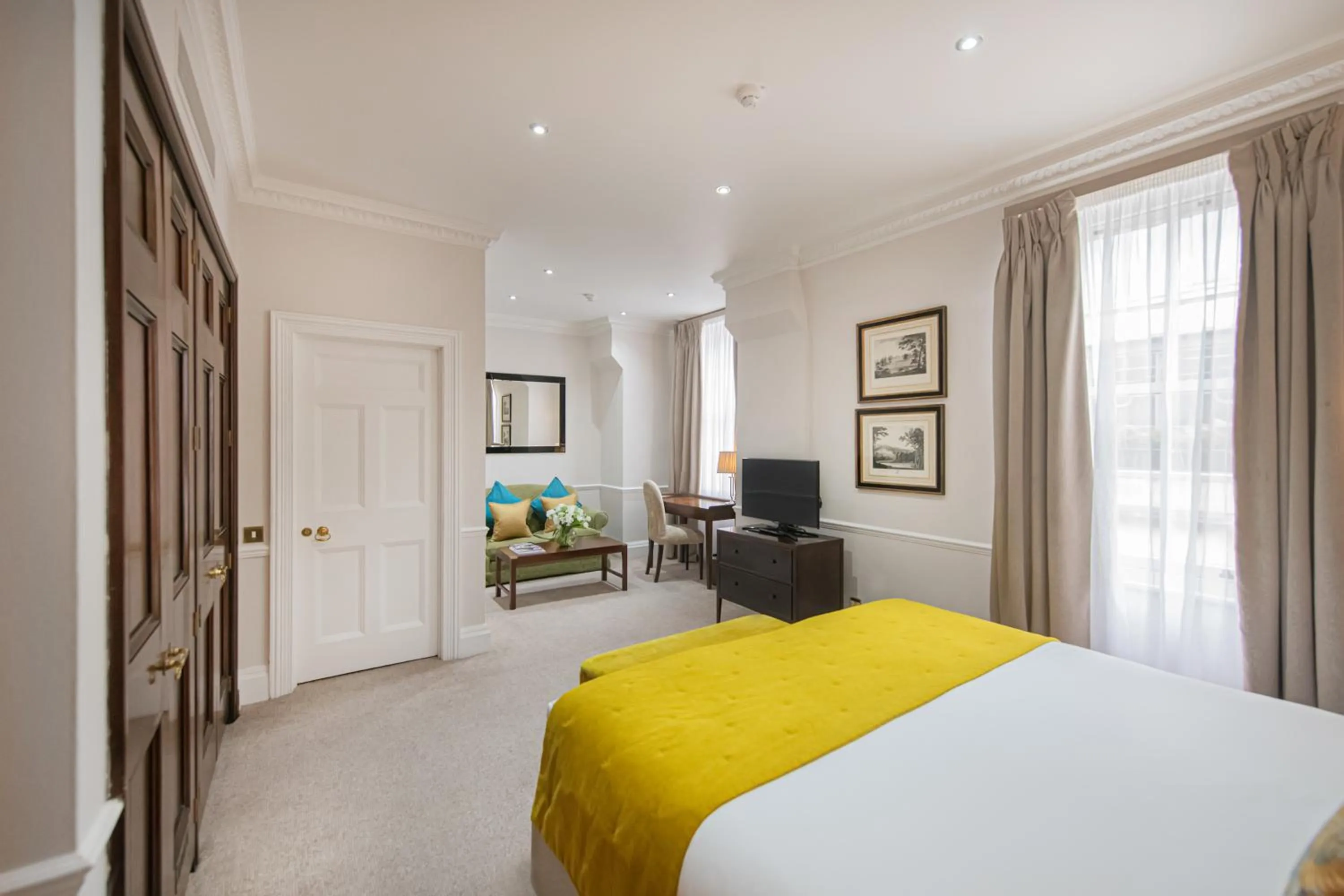 Photo of the whole room, Bed in Dukes London