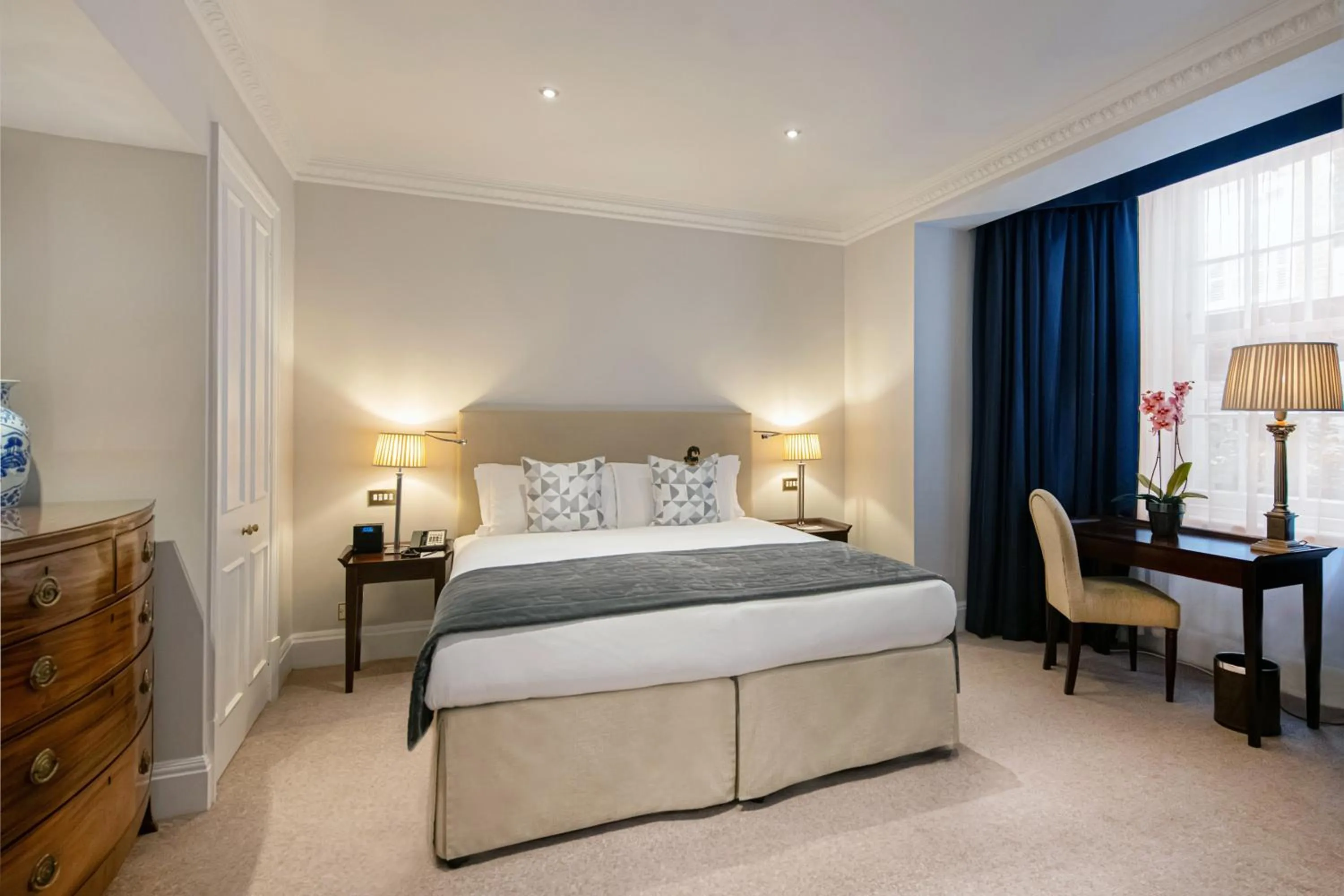 Bedroom, Bed in Dukes London