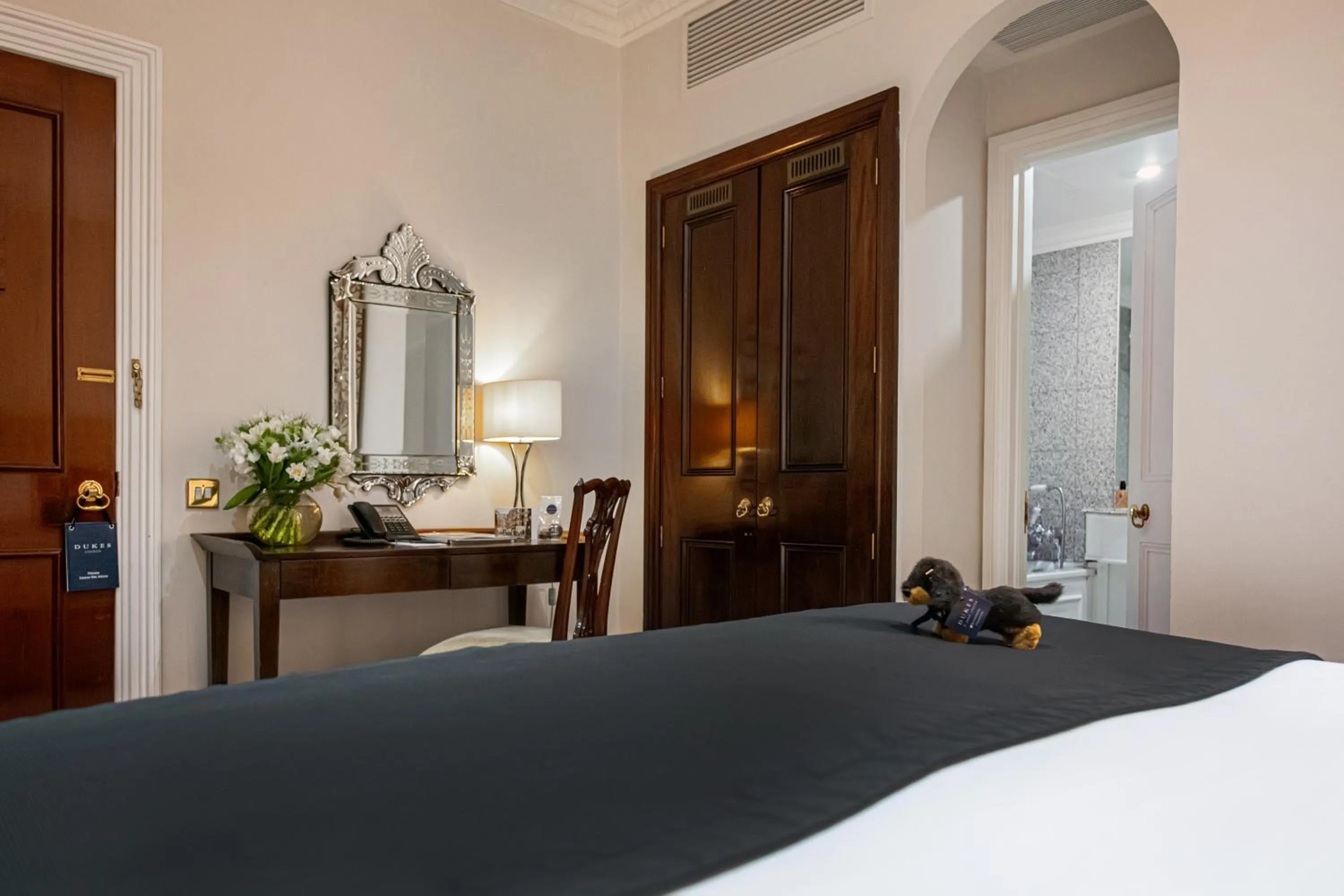 Bedroom, Bed in Dukes London