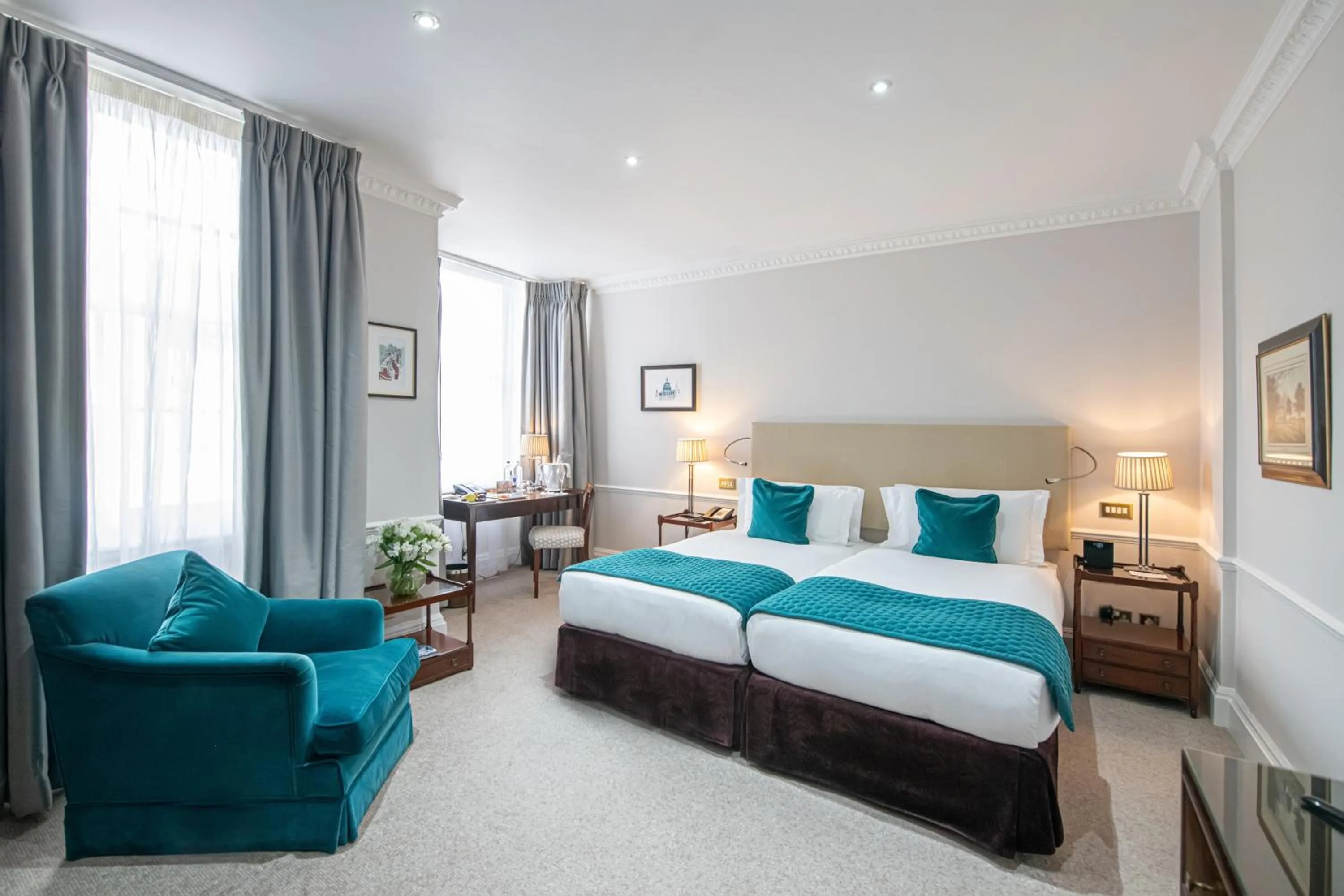 Photo of the whole room, Bed in Dukes London