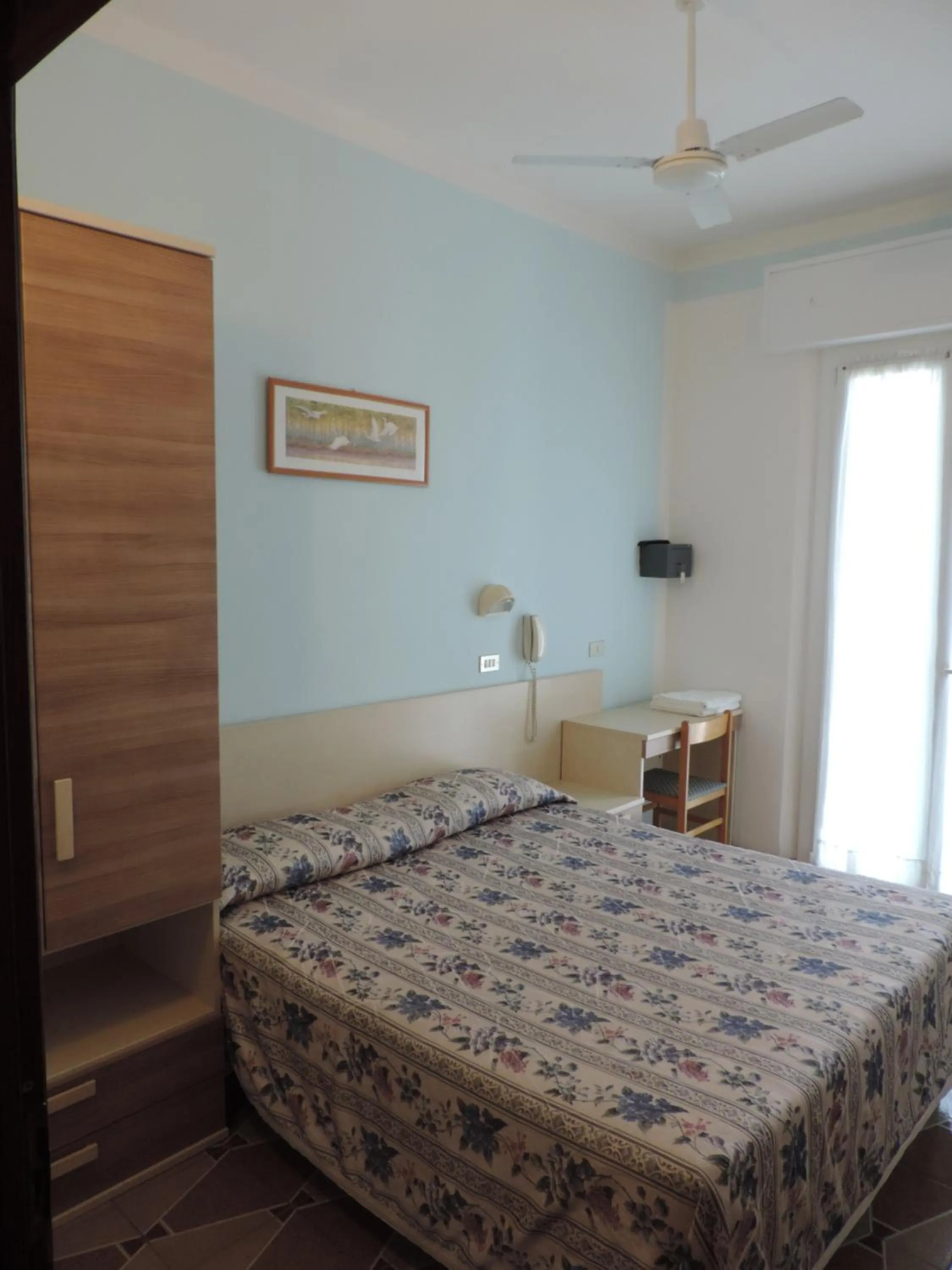 Photo of the whole room in Hotel Liliana