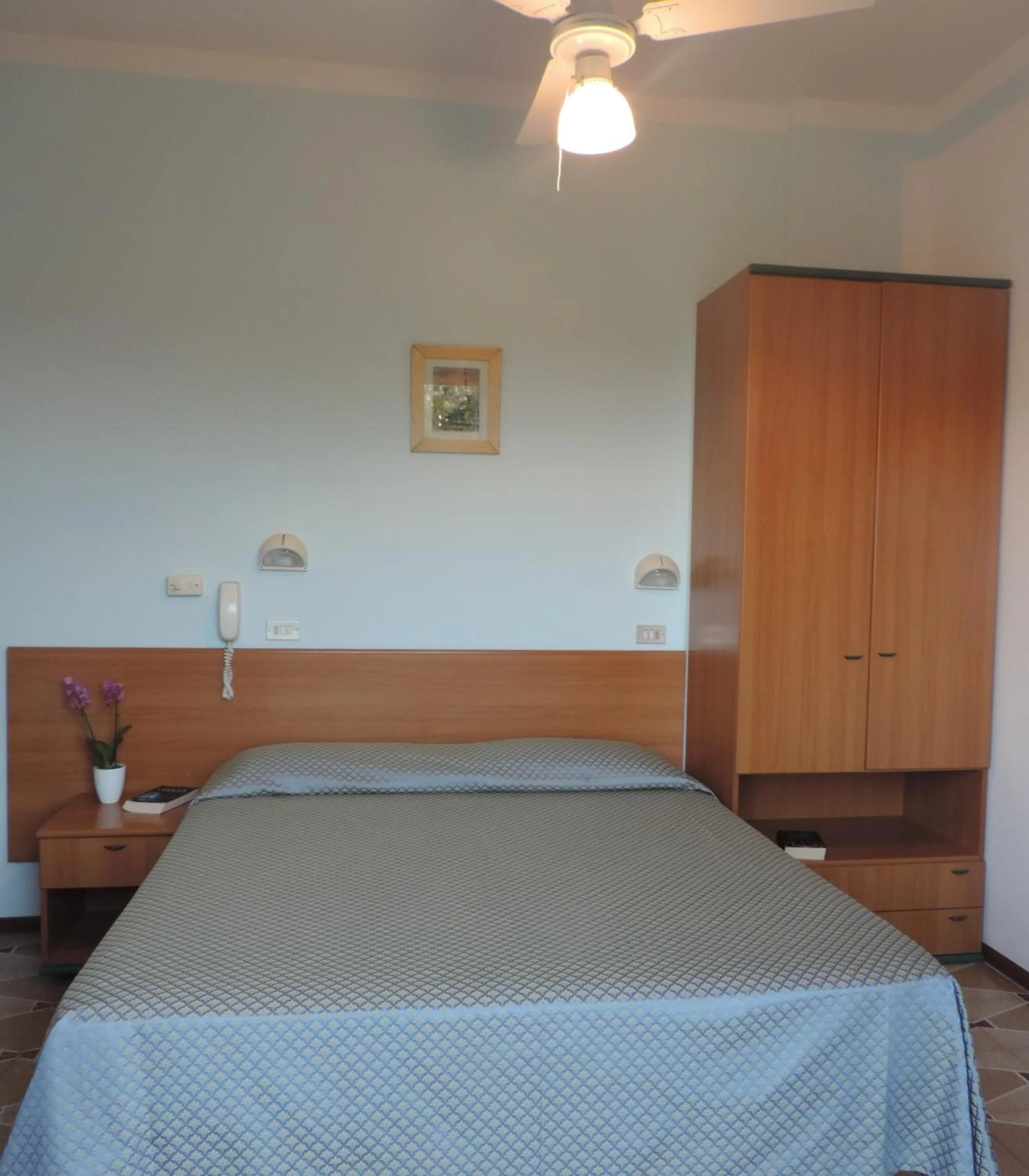 Photo of the whole room in Hotel Liliana