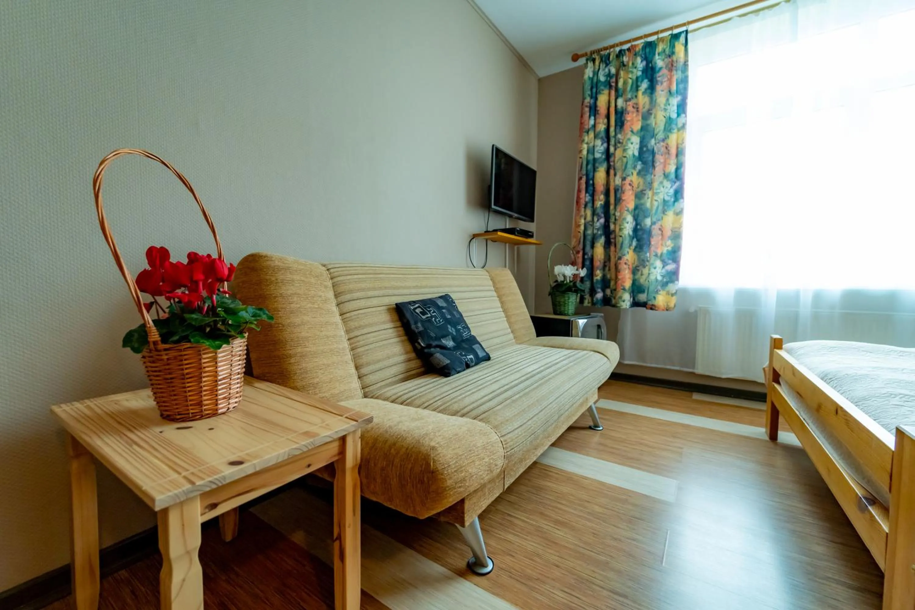 Seating area, Bed in Hotel Mare & Restaurant