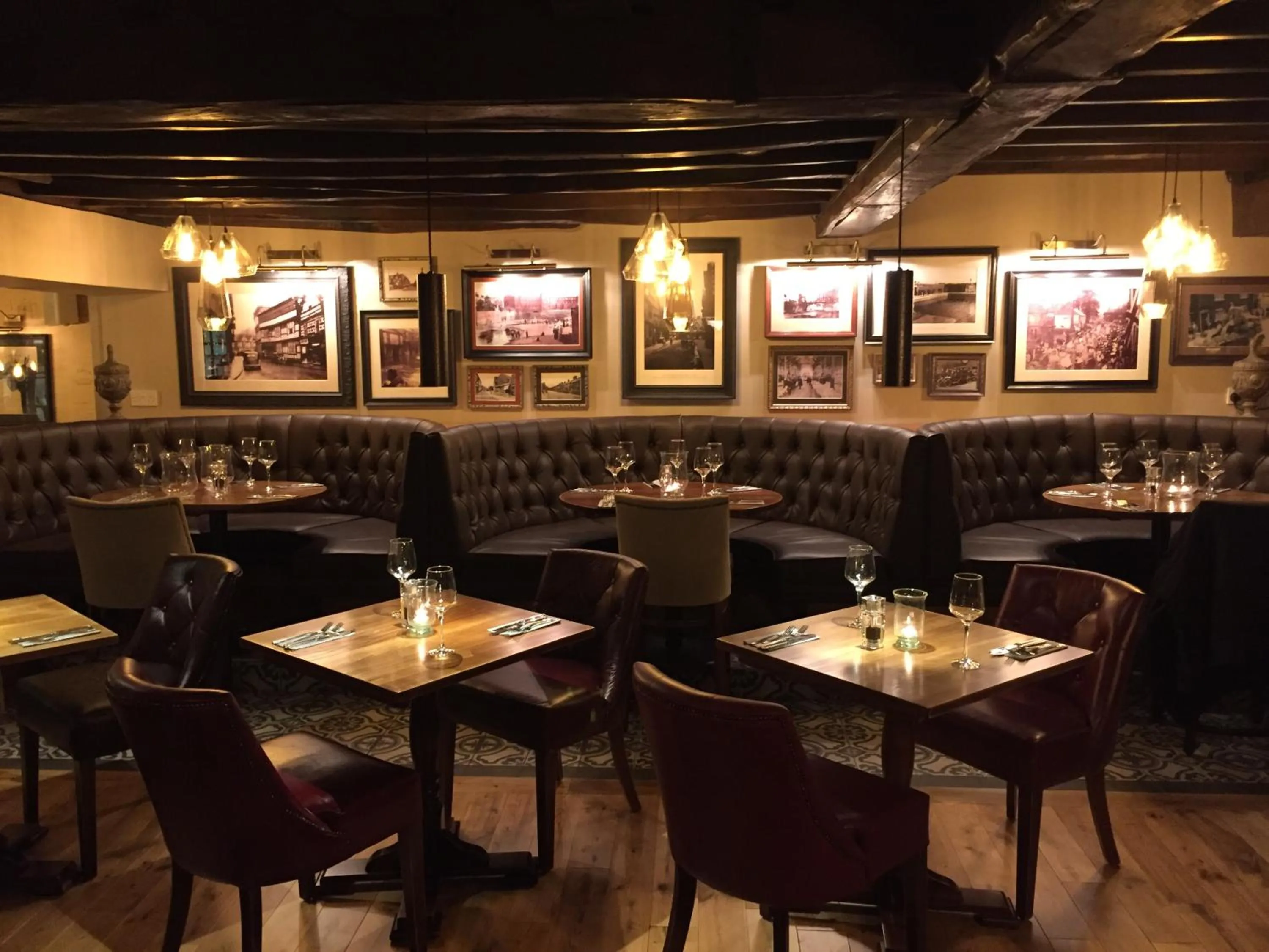 Restaurant/places to eat in Crown Hotel