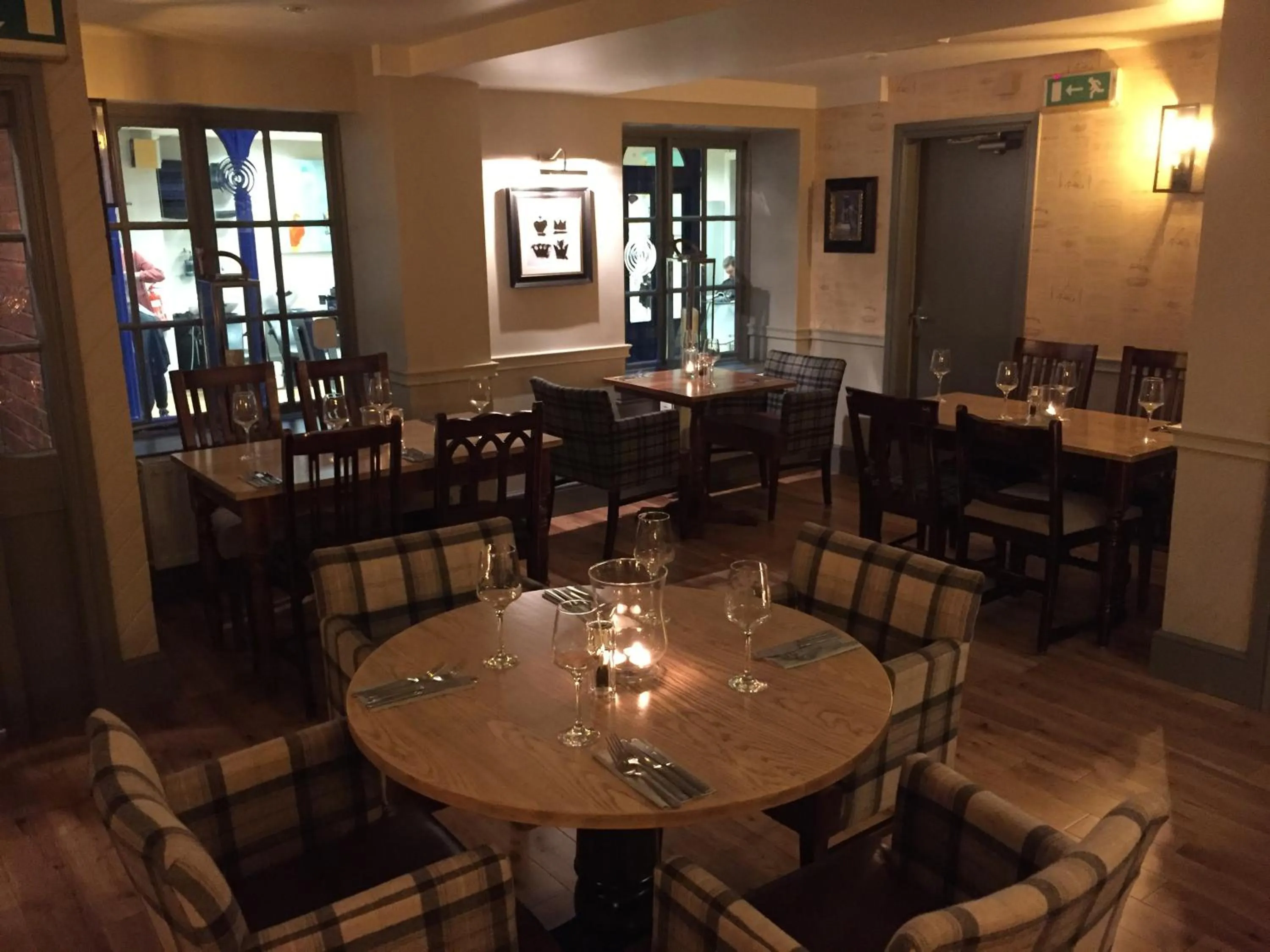 Restaurant/places to eat in Crown Hotel