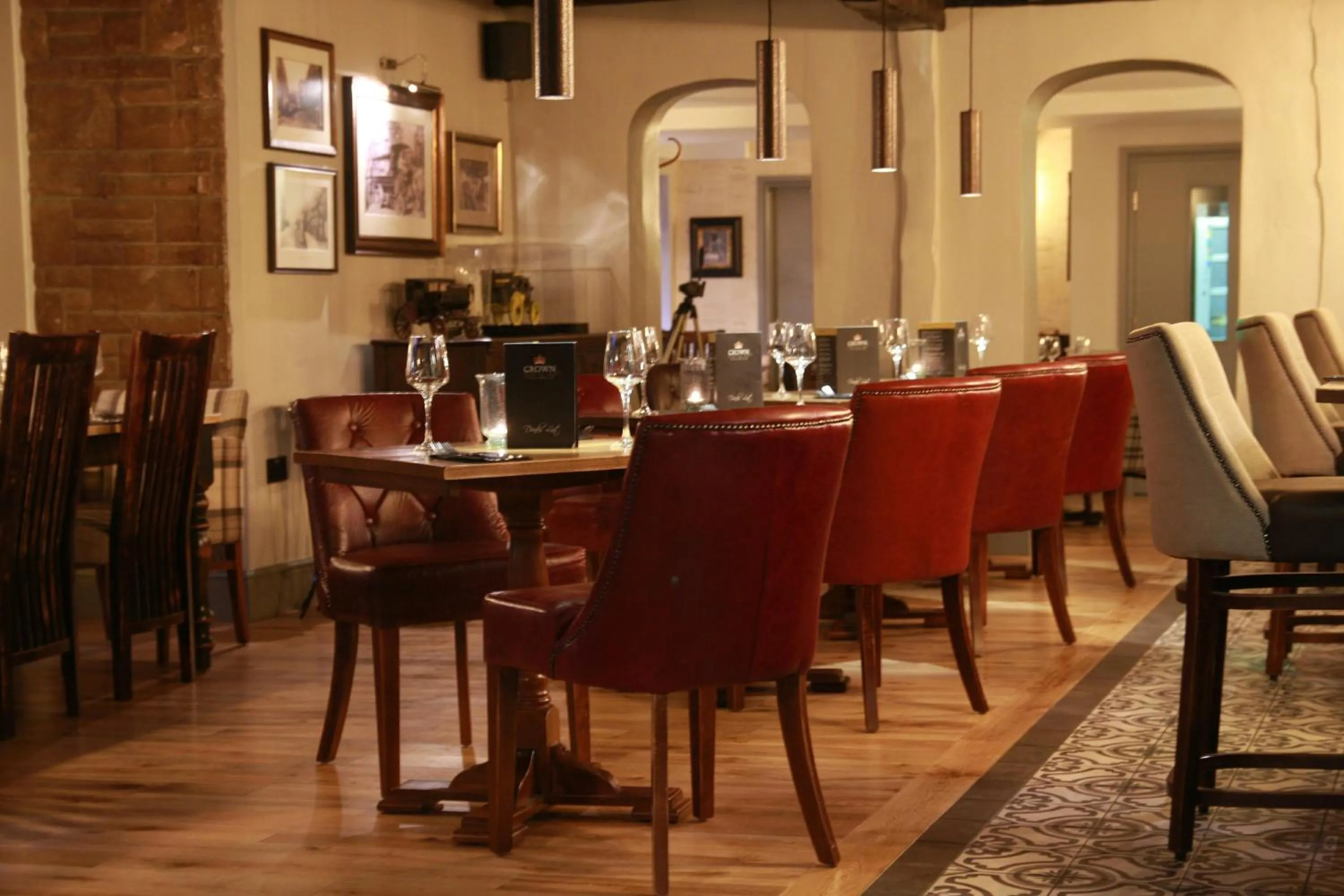 Restaurant/places to eat in Crown Hotel