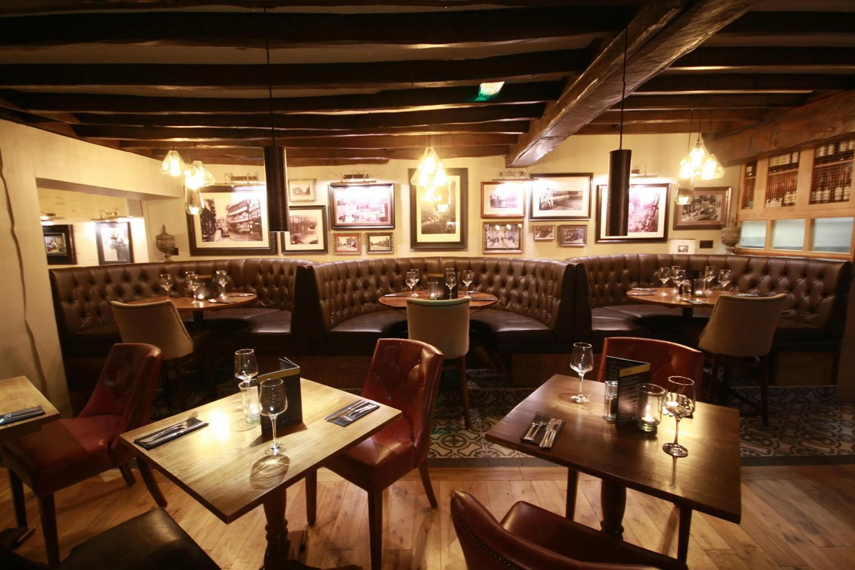 Restaurant/places to eat in Crown Hotel