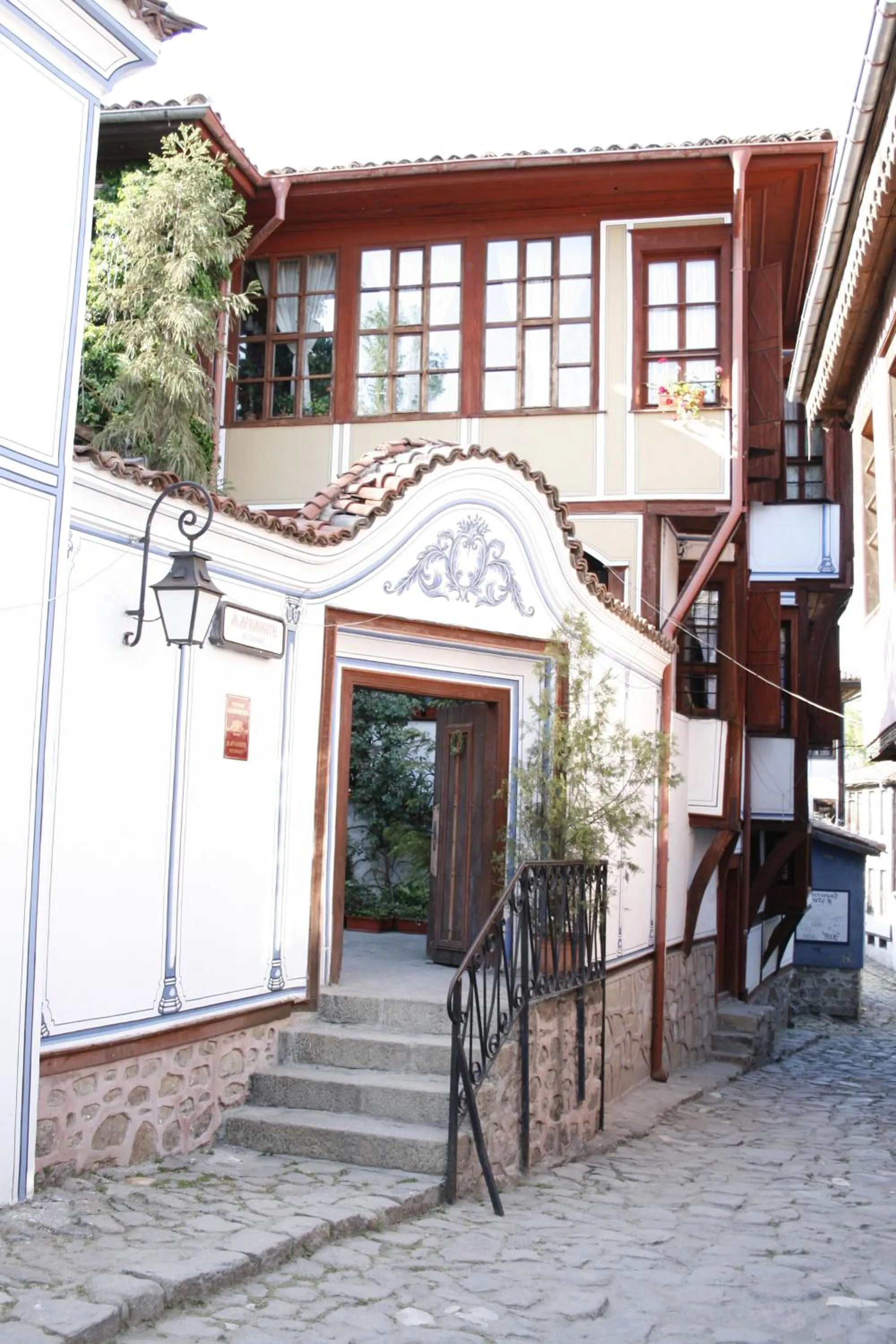 Facade/entrance in Hotel Alafrangite