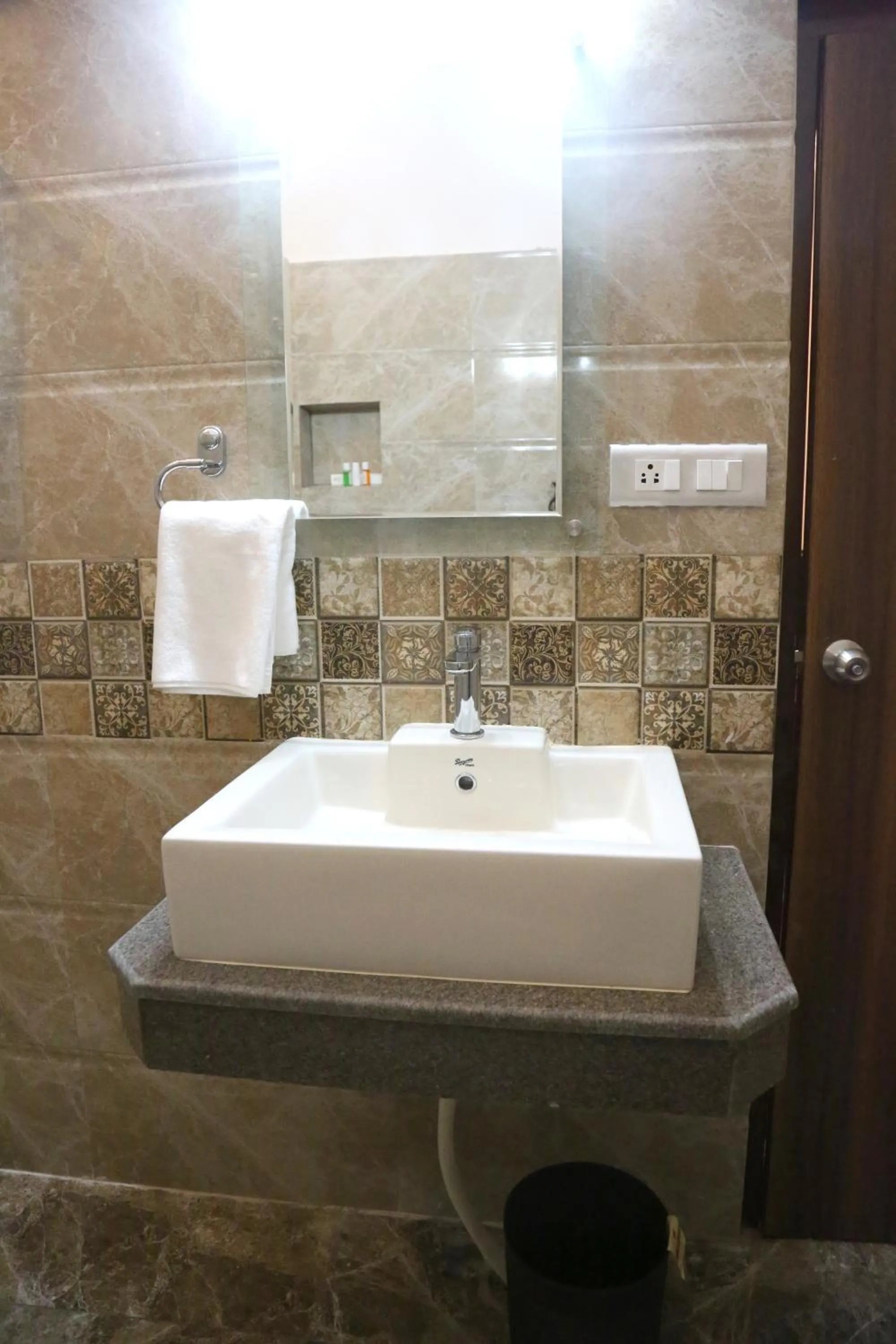 Toilet in Vijaigarh Kothi - Heritage boutique