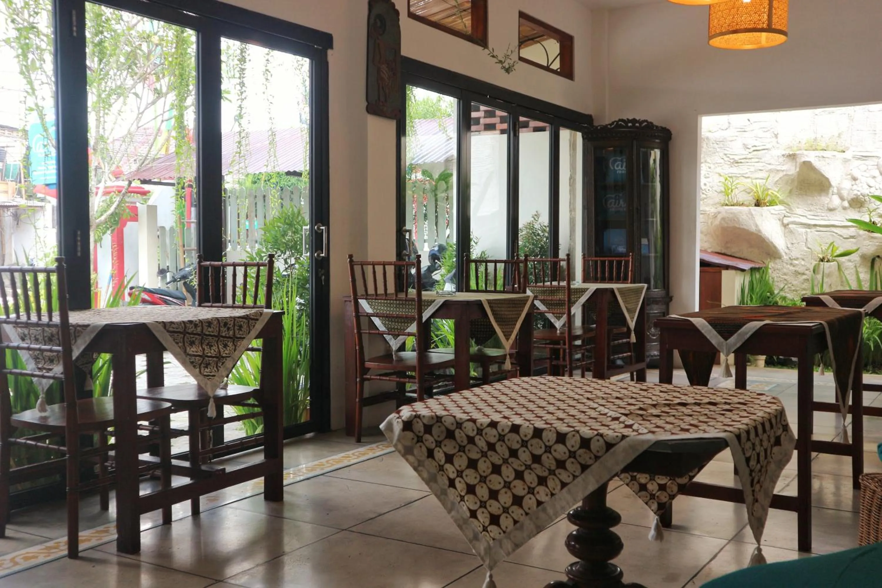 Restaurant/places to eat in Hinggil Homestay Syariah Malioboro Yogya Mitra RedDoorz
