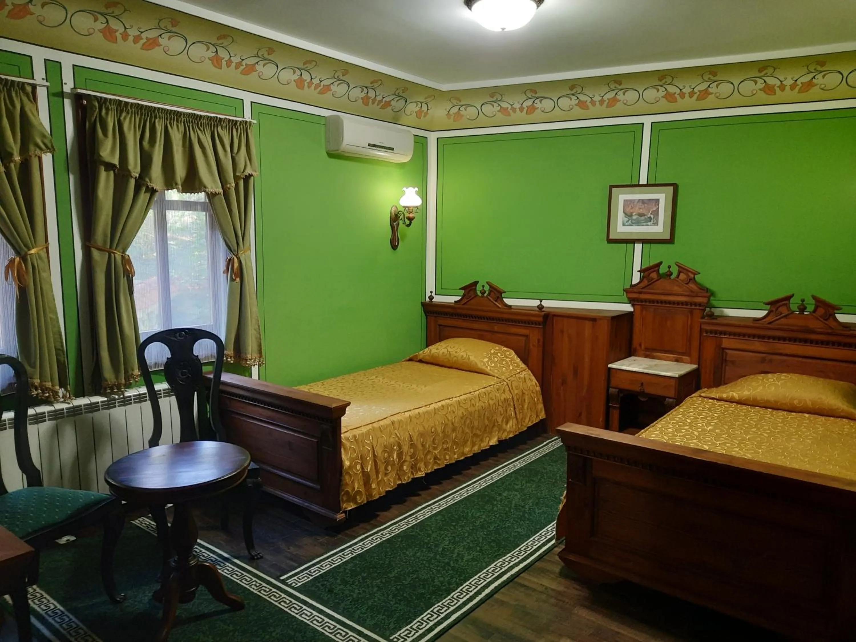 Deluxe Twin Room - single occupancy in Family Hotel at Renaissance Square