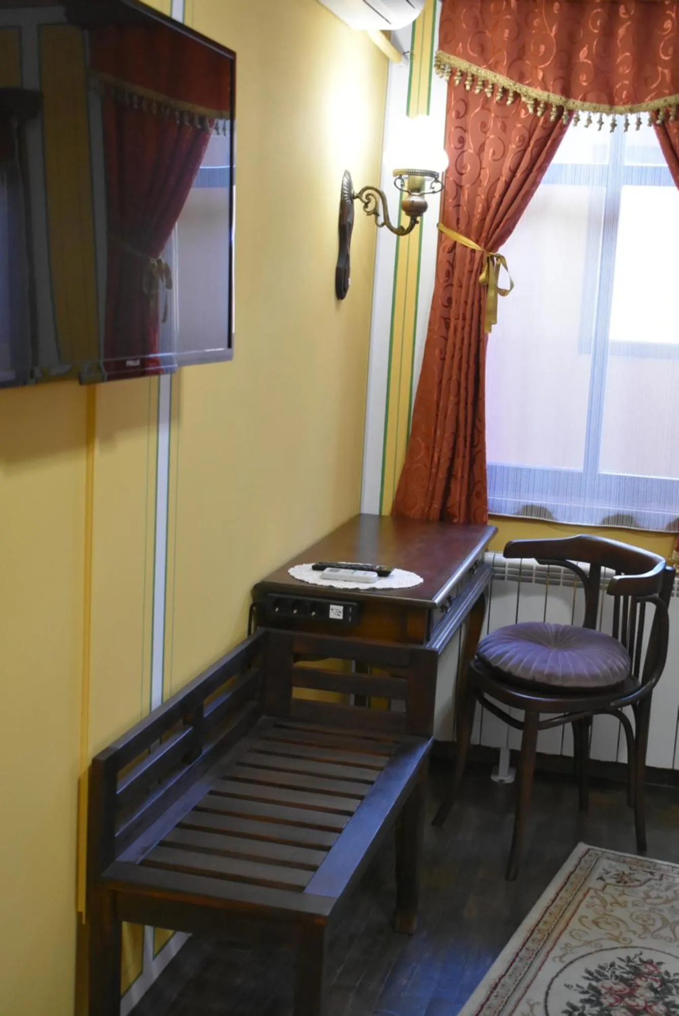 Seating area in Family Hotel at Renaissance Square