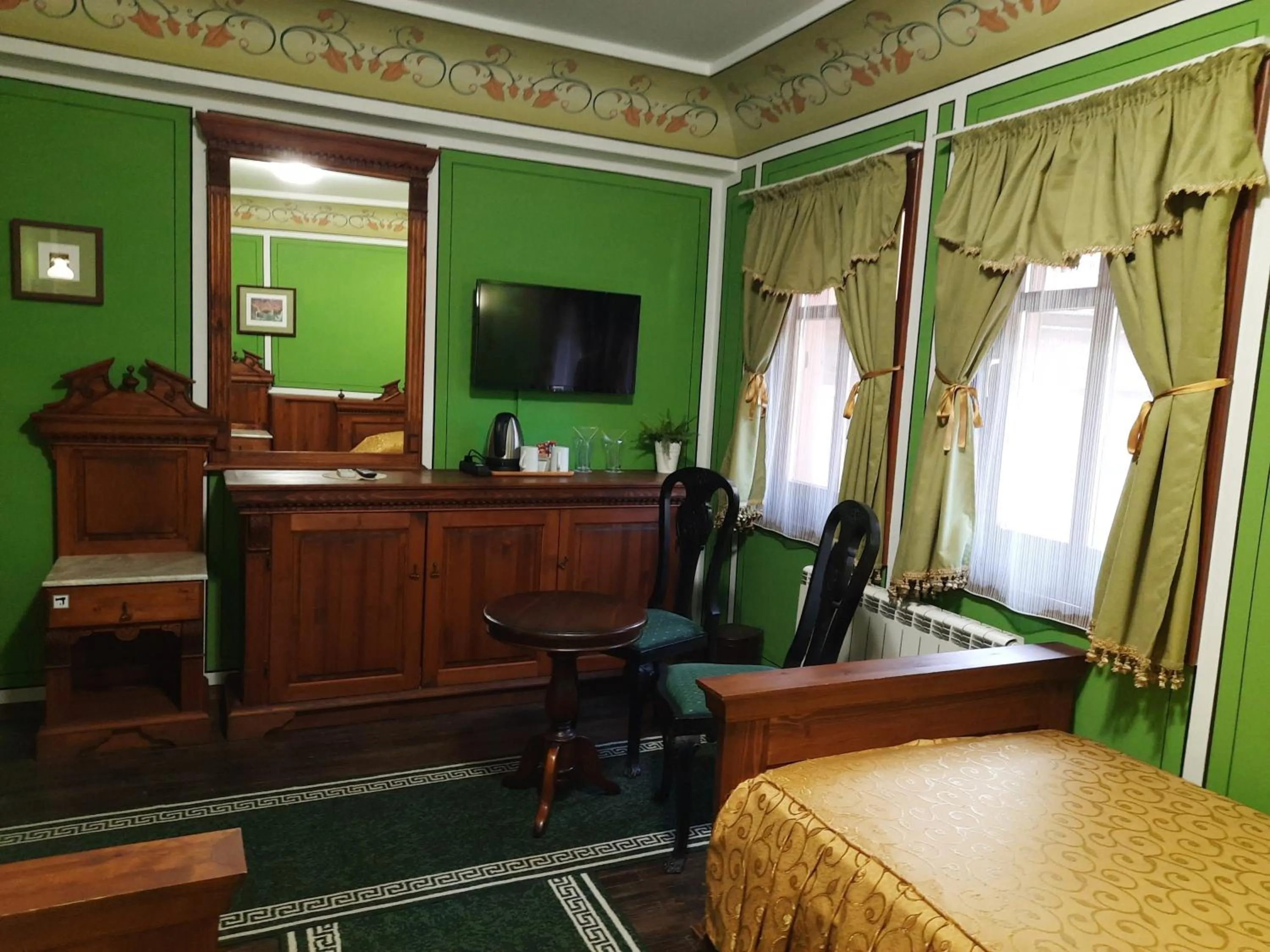 TV and multimedia in Family Hotel at Renaissance Square