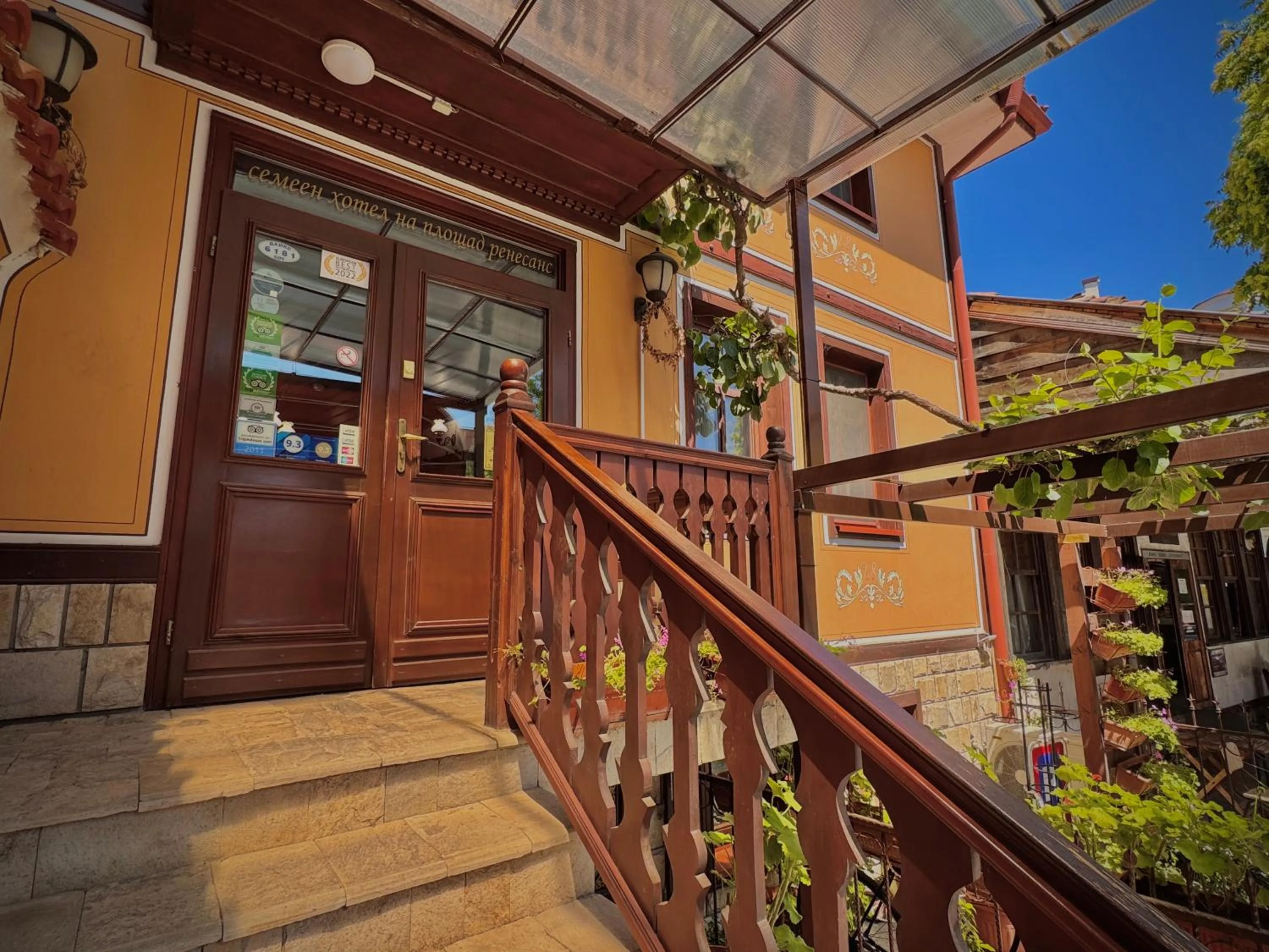 Family Hotel at Renaissance Square