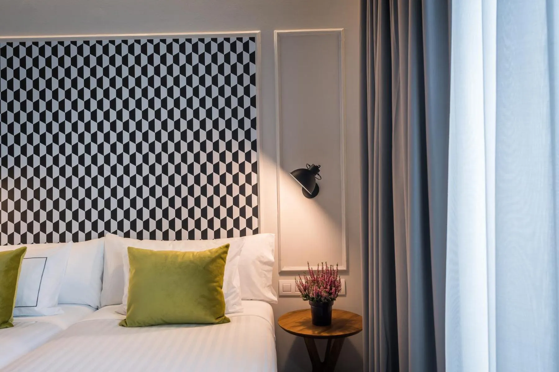 Bed in Intelier Victoria