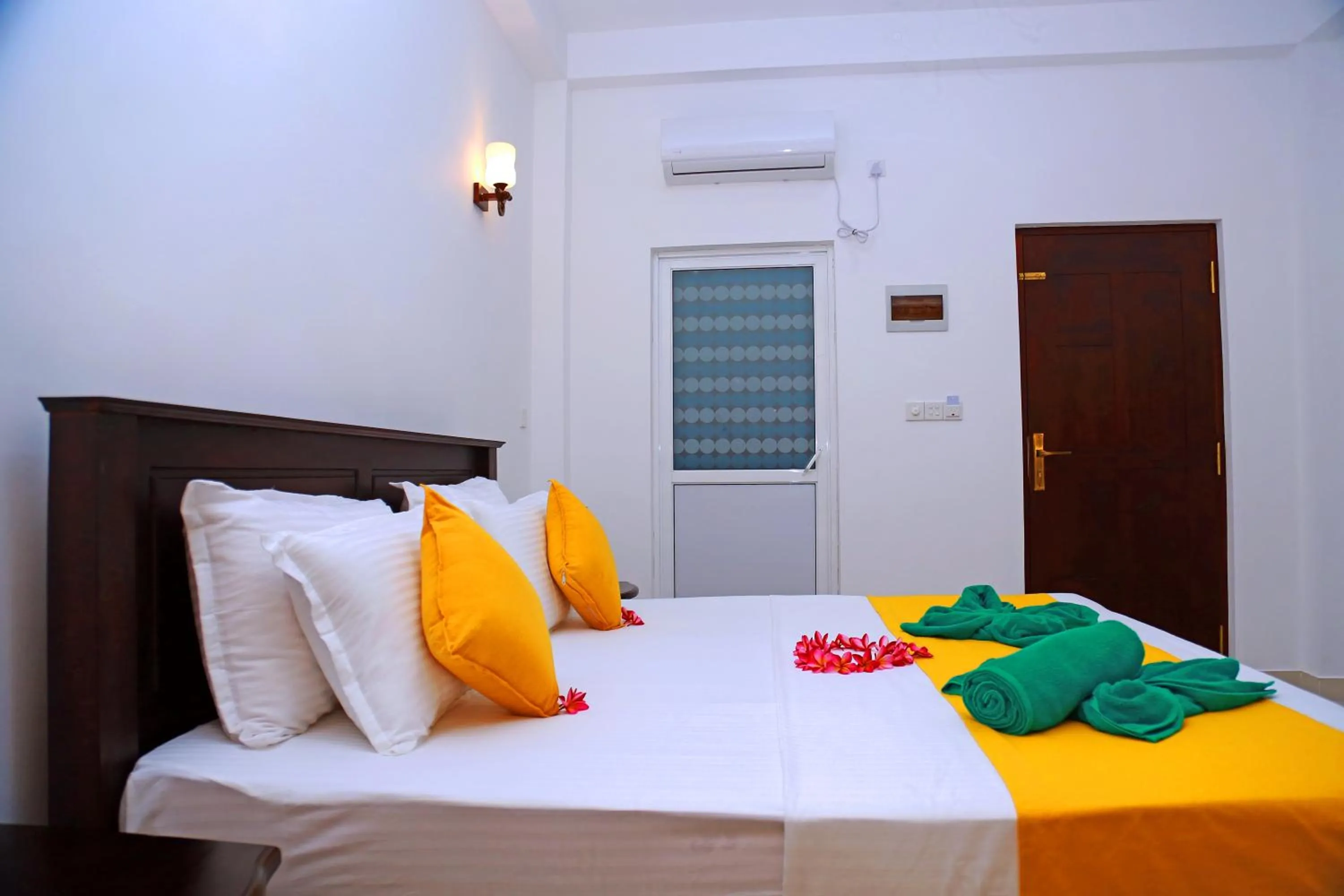 Deluxe Double Room in Queen's Gate, Mirissa