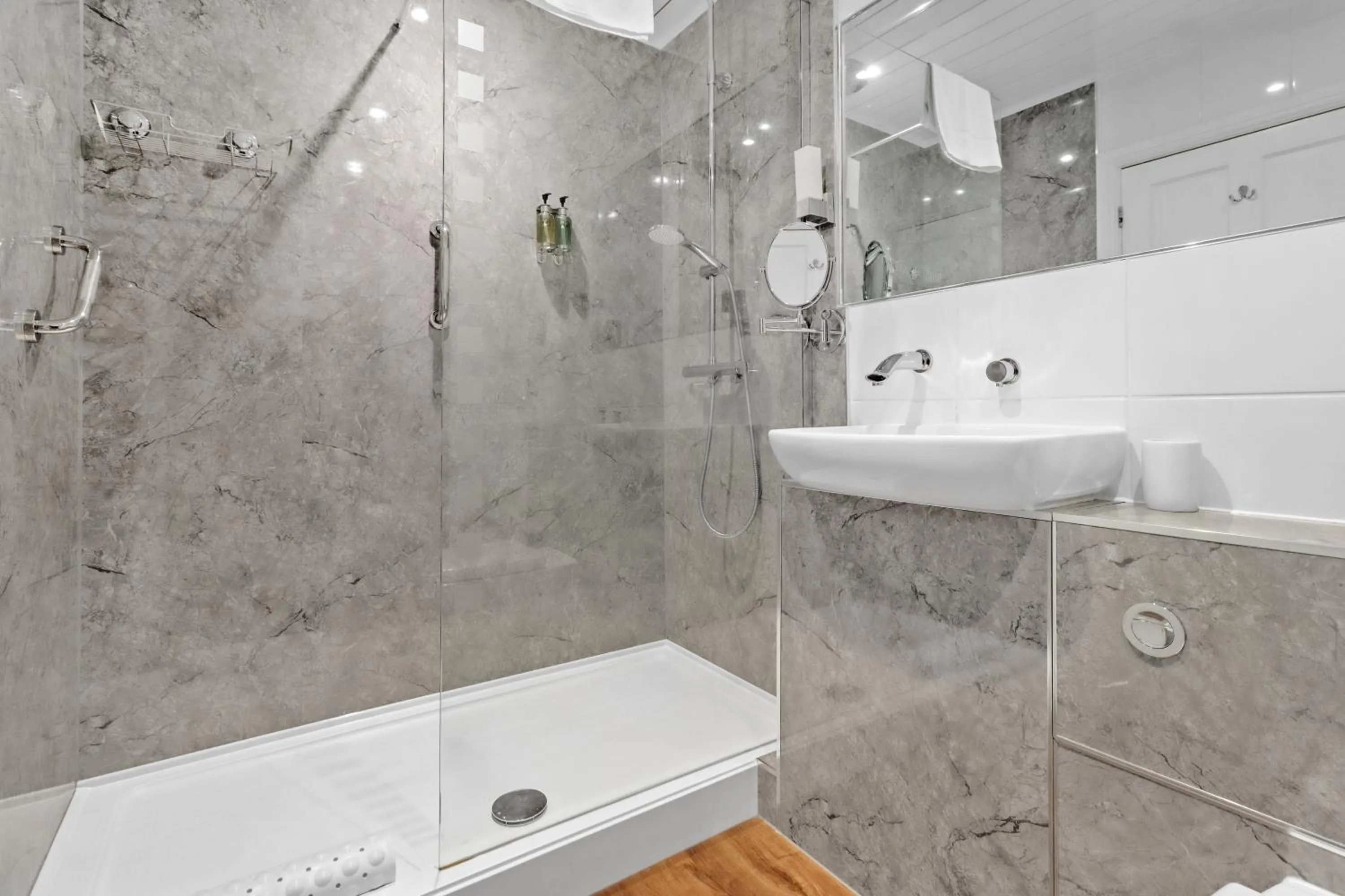 Bathroom in Ravilious