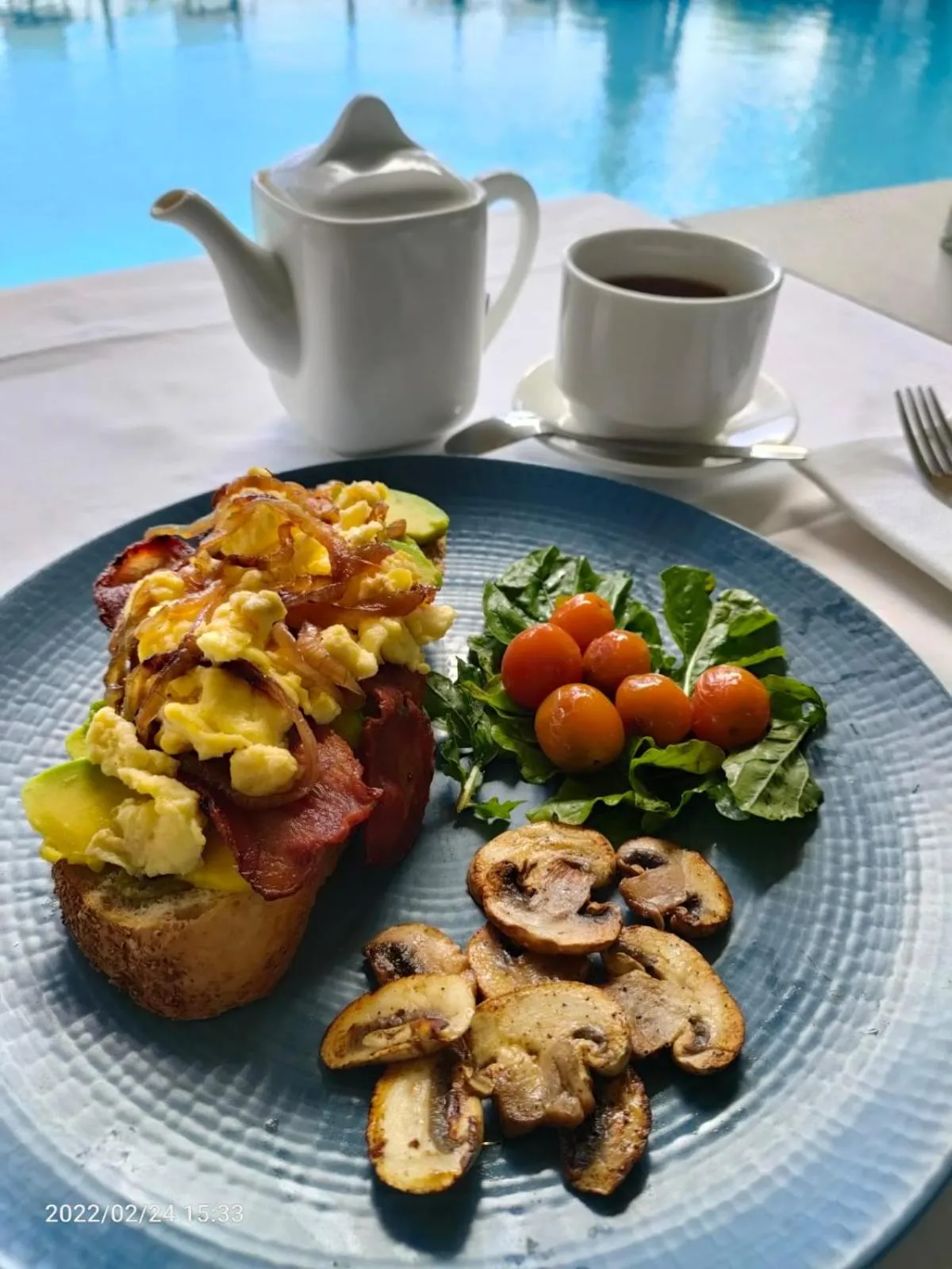 Restaurant/places to eat in The Double View Mansions Bali