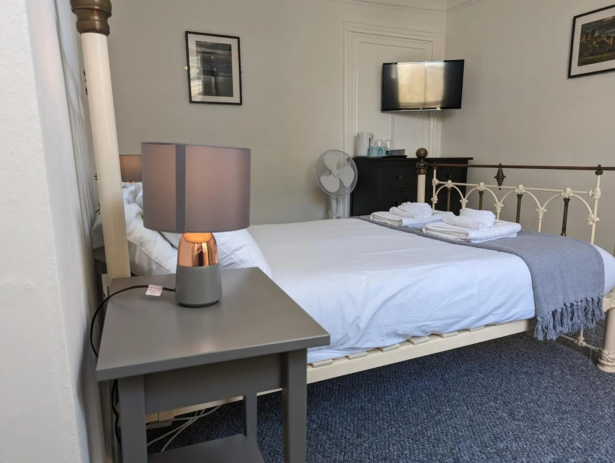 Double Room with Shared Bathroom in Dover Town Rooms - Short Lets & Serviced Accommodation - Dover Double Room with Shared Bathroom in Dover Town Rooms - Short Lets & Serviced Accommodation - Dover