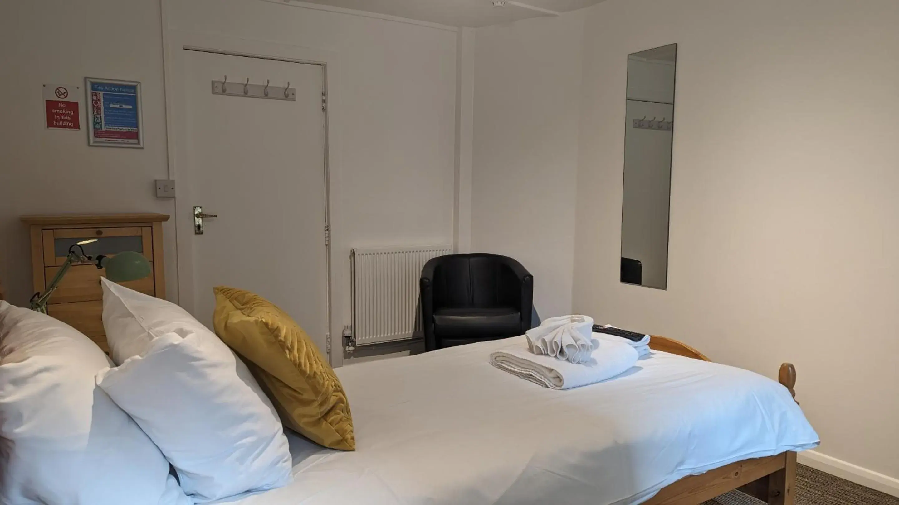 Economy Single Room - single occupancy in Dover Town Rooms - Short Lets & Serviced Accommodation - Dover Economy Single Room - single occupancy in Dover Town Rooms - Short Lets & Serviced Accommodation - Dover