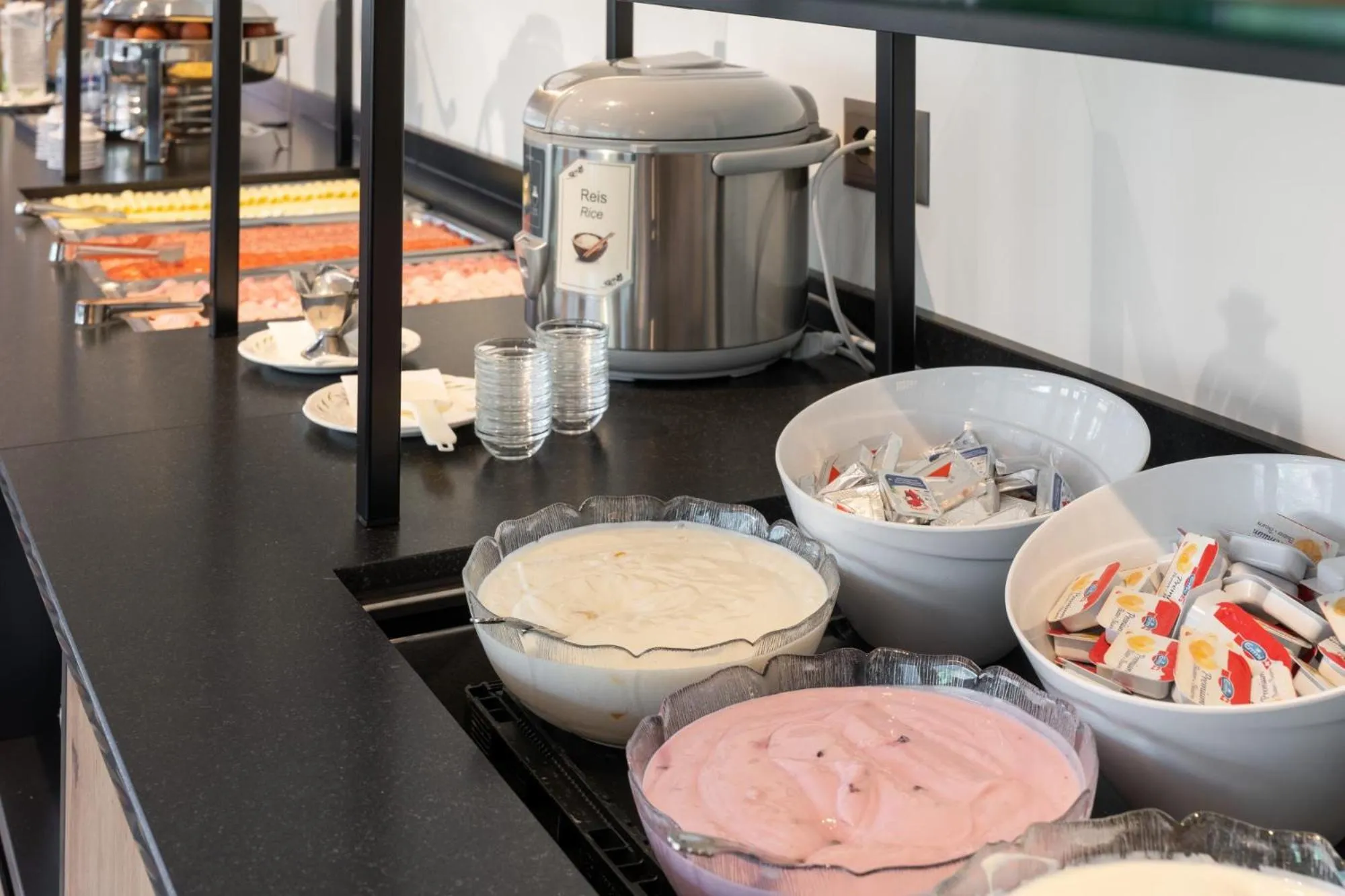 Breakfast in Jungfrau Lodge, Annex Crystal