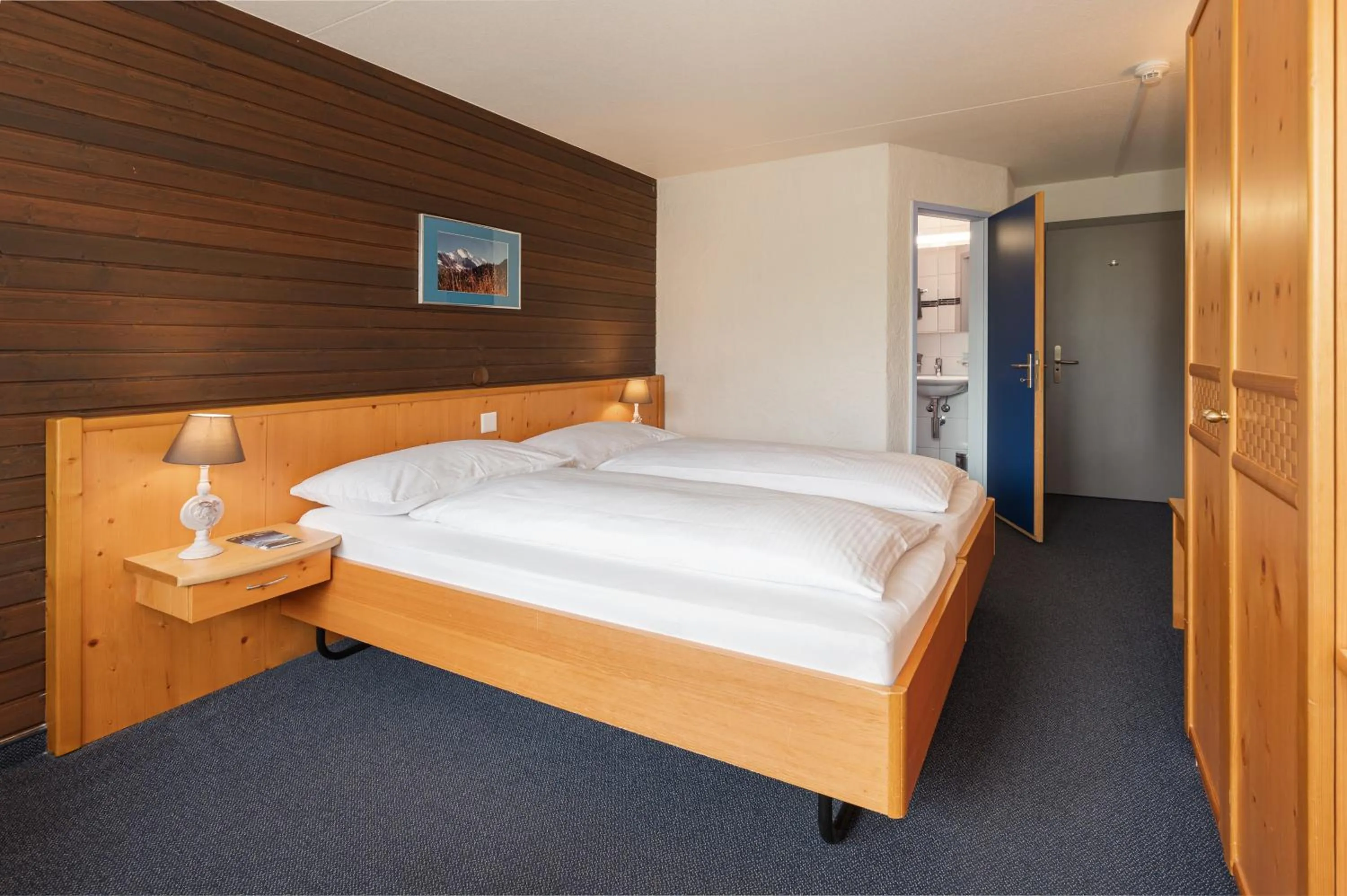 Bedroom, Bed in Jungfrau Lodge, Annex Crystal