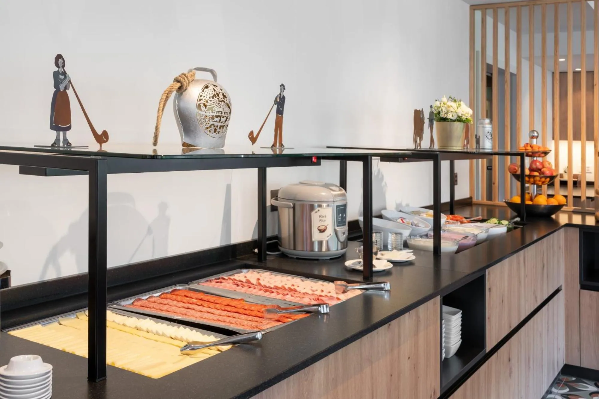 Breakfast in Jungfrau Lodge, Annex Crystal