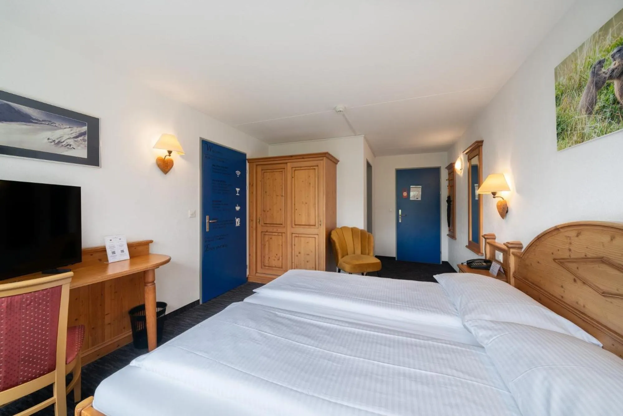 Bedroom, Bed in Jungfrau Lodge, Annex Crystal