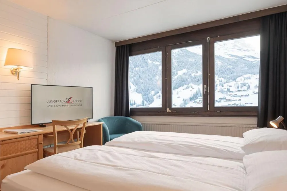 Photo of the whole room, Bed in Jungfrau Lodge, Annex Crystal