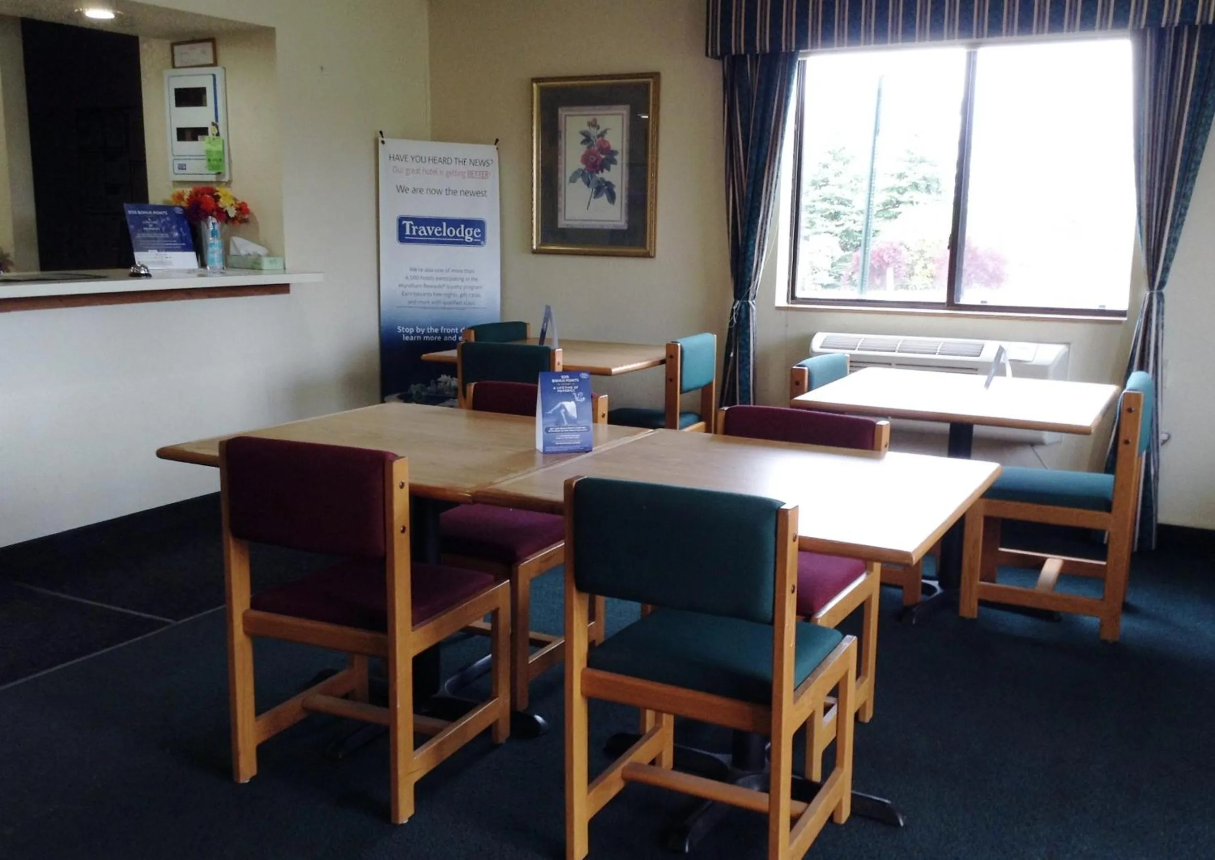 Seating area in Travelodge by Wyndham Hudsonville