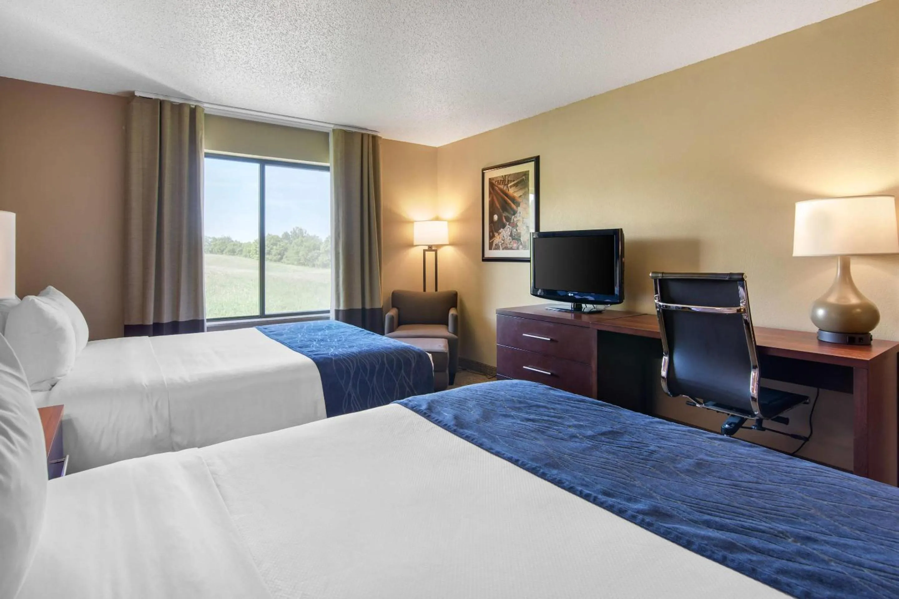Bedroom, Bed in Comfort Inn & Suites Cooperstown - Milford