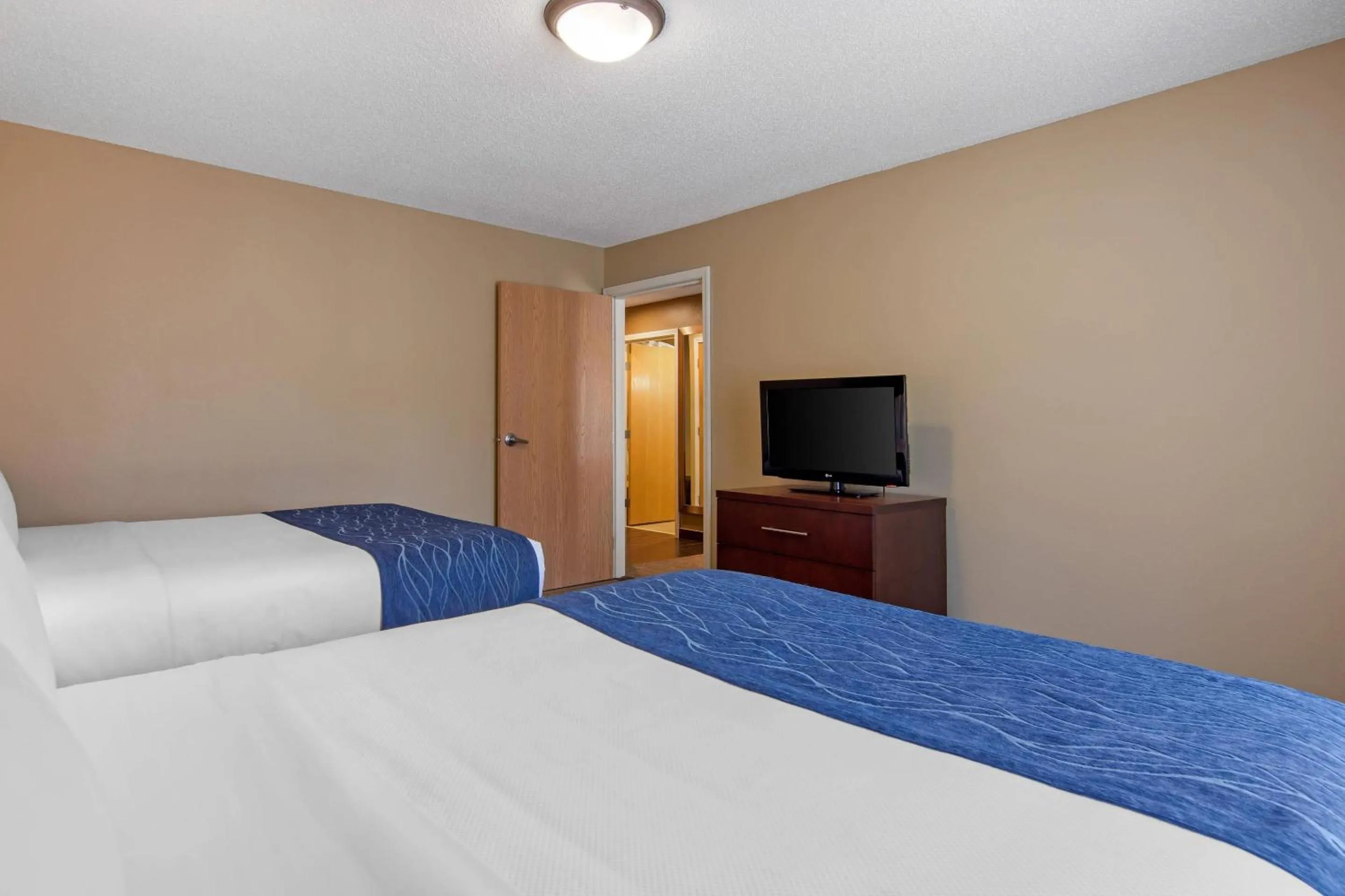 Bedroom, Bed in Comfort Inn & Suites Cooperstown - Milford