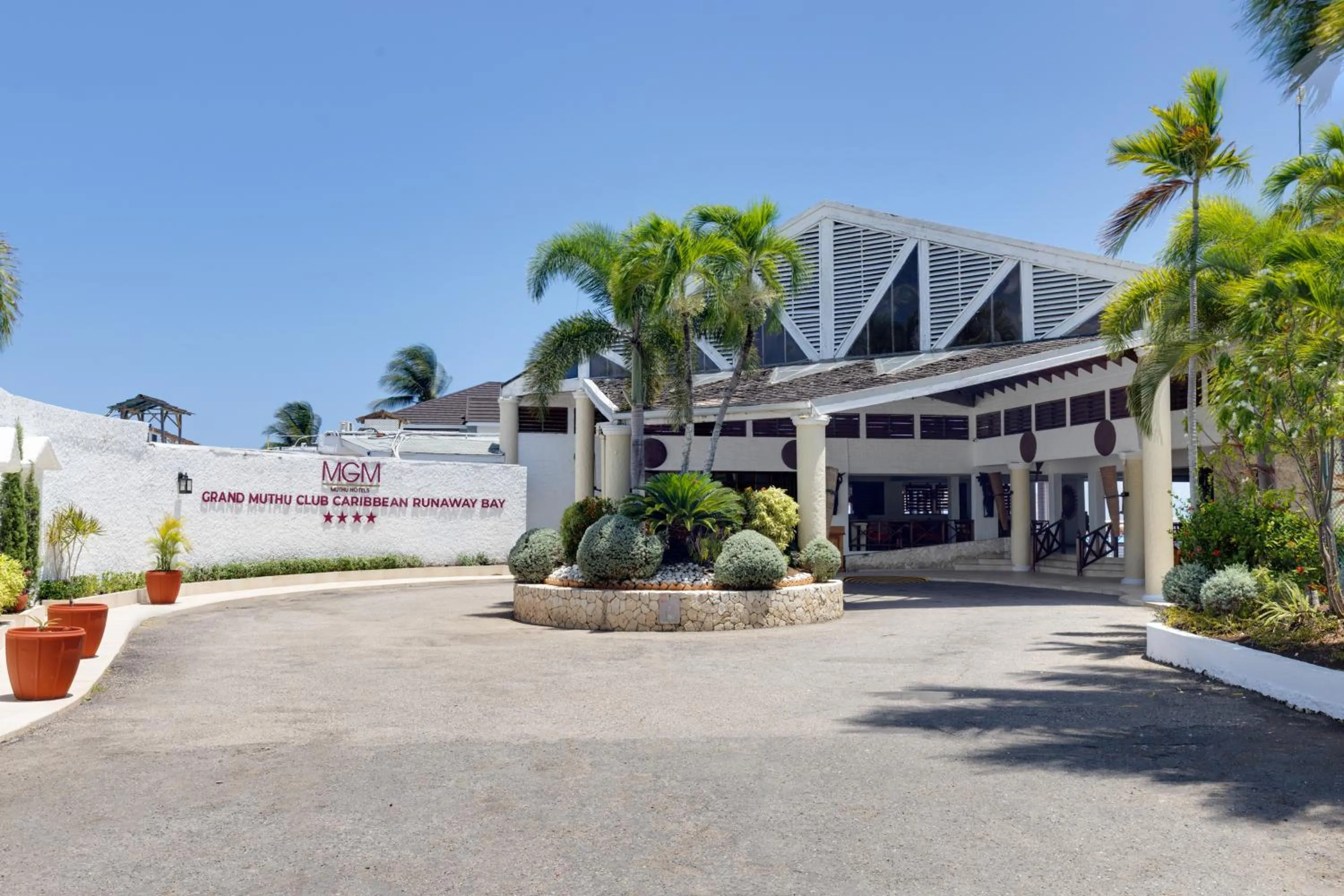 Facade/entrance in Grand Muthu Runaway Bay Club Caribbean