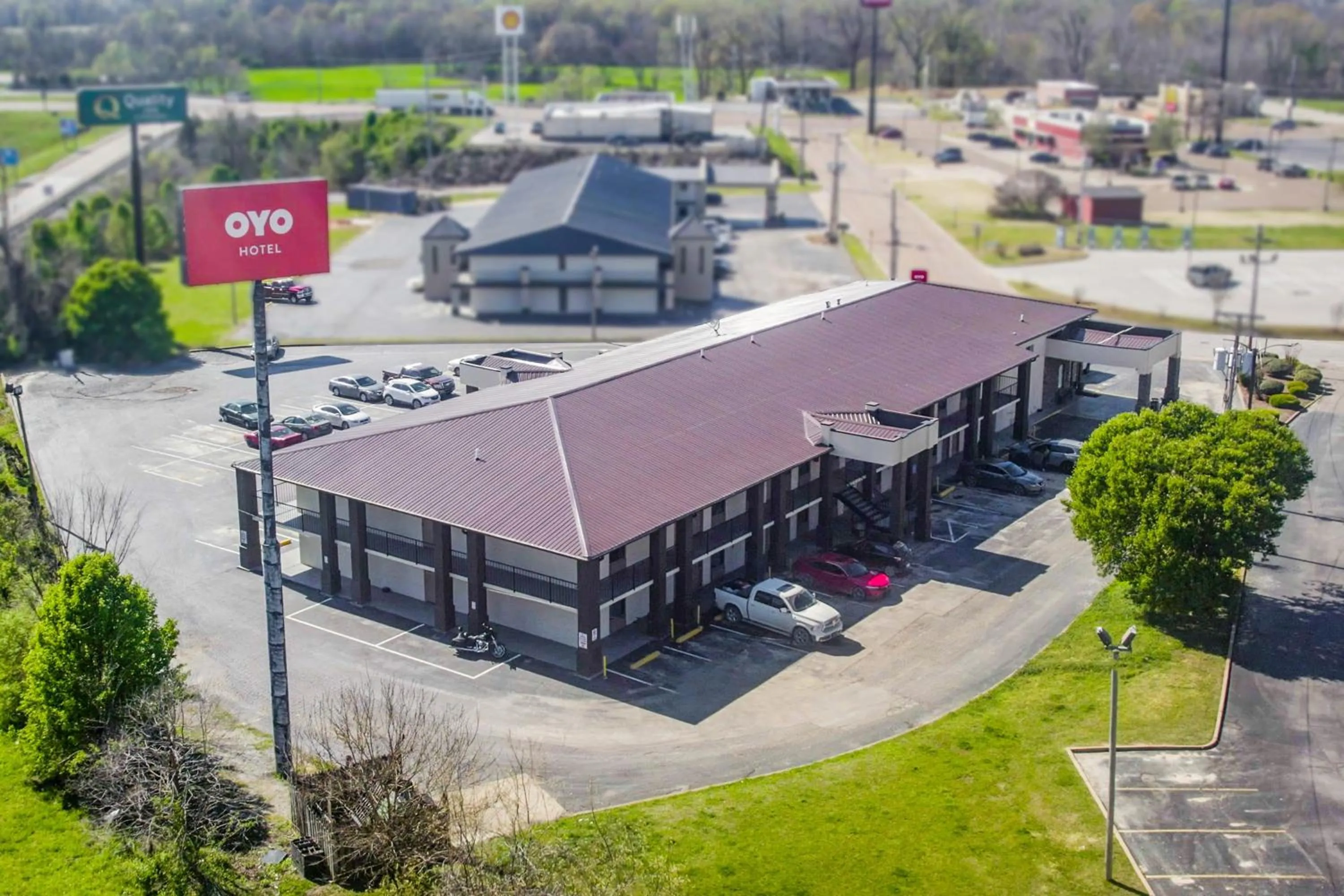 Facade/entrance in OYO Hotel Brownsville TN I-40