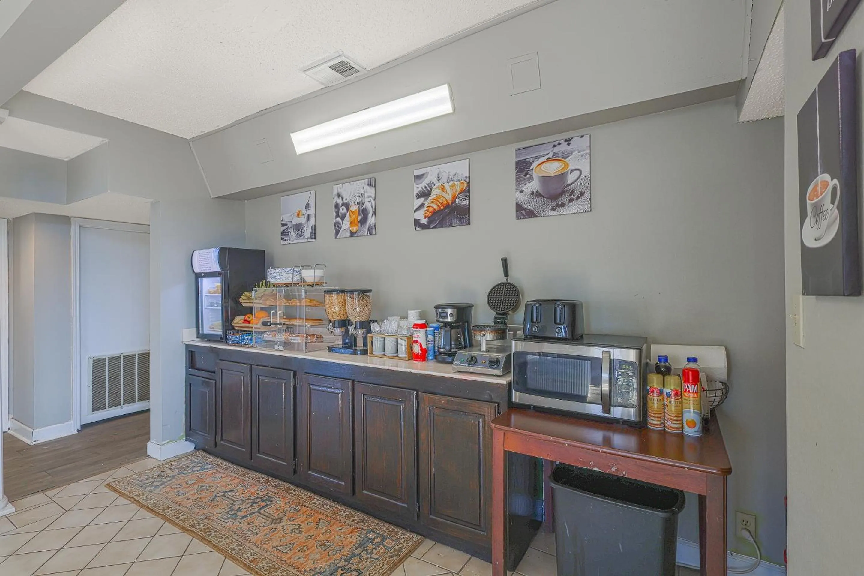 Kitchen or kitchenette in OYO Hotel Brownsville TN I-40