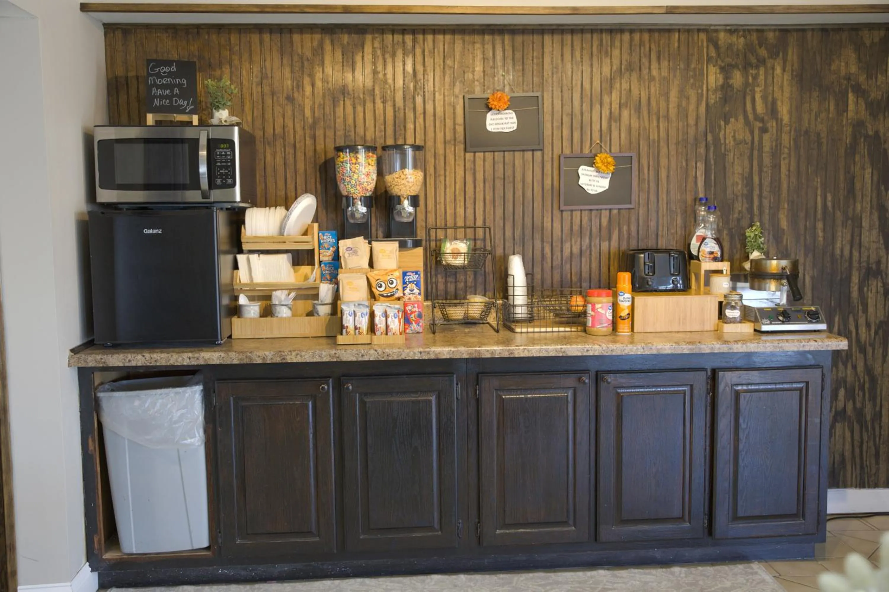 Kitchen or kitchenette in OYO Hotel Brownsville TN I-40